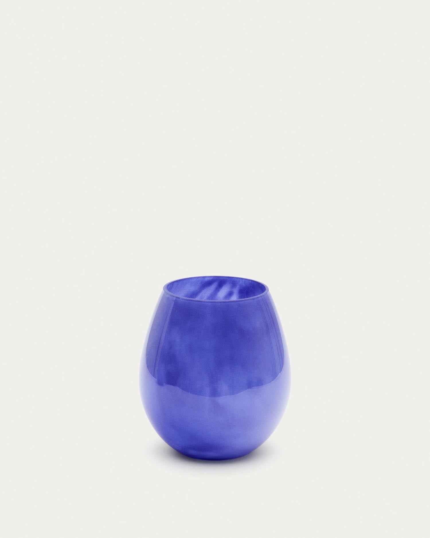 Vase Kelse aus blauem Glas 21 cm in Blau präsentiert im Onlineshop von KAQTU Design AG. Vase ist von Kave Home