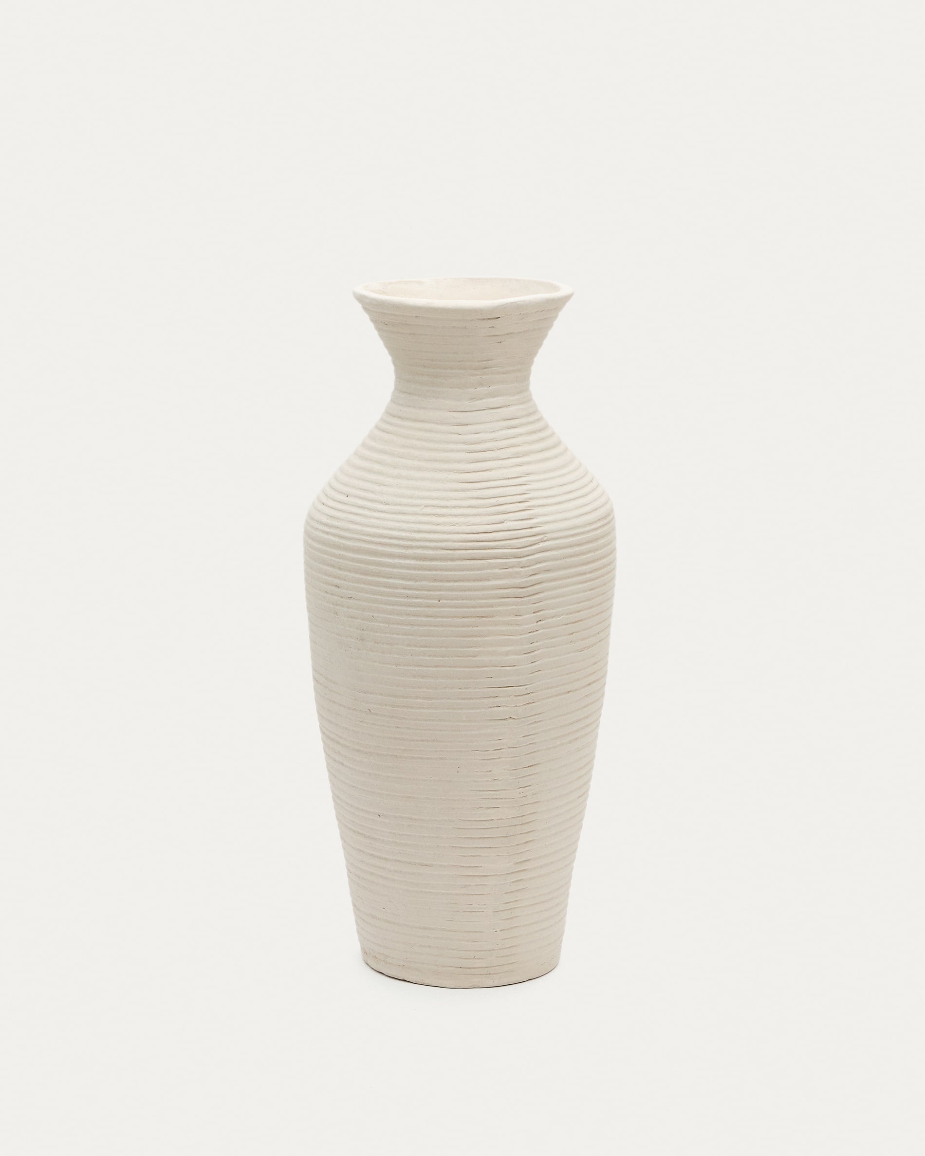 Vase Pria aus weissem Pappmaché 72 cm in Weiß präsentiert im Onlineshop von KAQTU Design AG. Vase ist von Kave Home