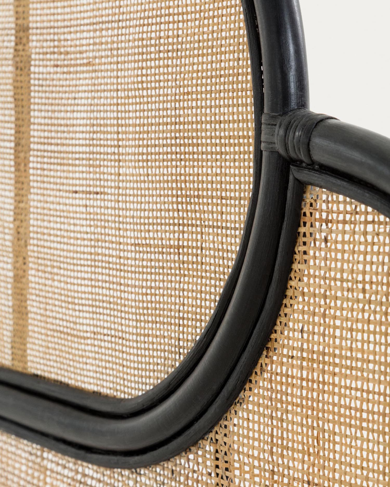 Lalita Bettkopfteil aus Rattan mit schwarzem Finish für Bett von 160 cm in Mehrfarbig präsentiert im Onlineshop von KAQTU Design AG. Zubehör Bett ist von Kave Home