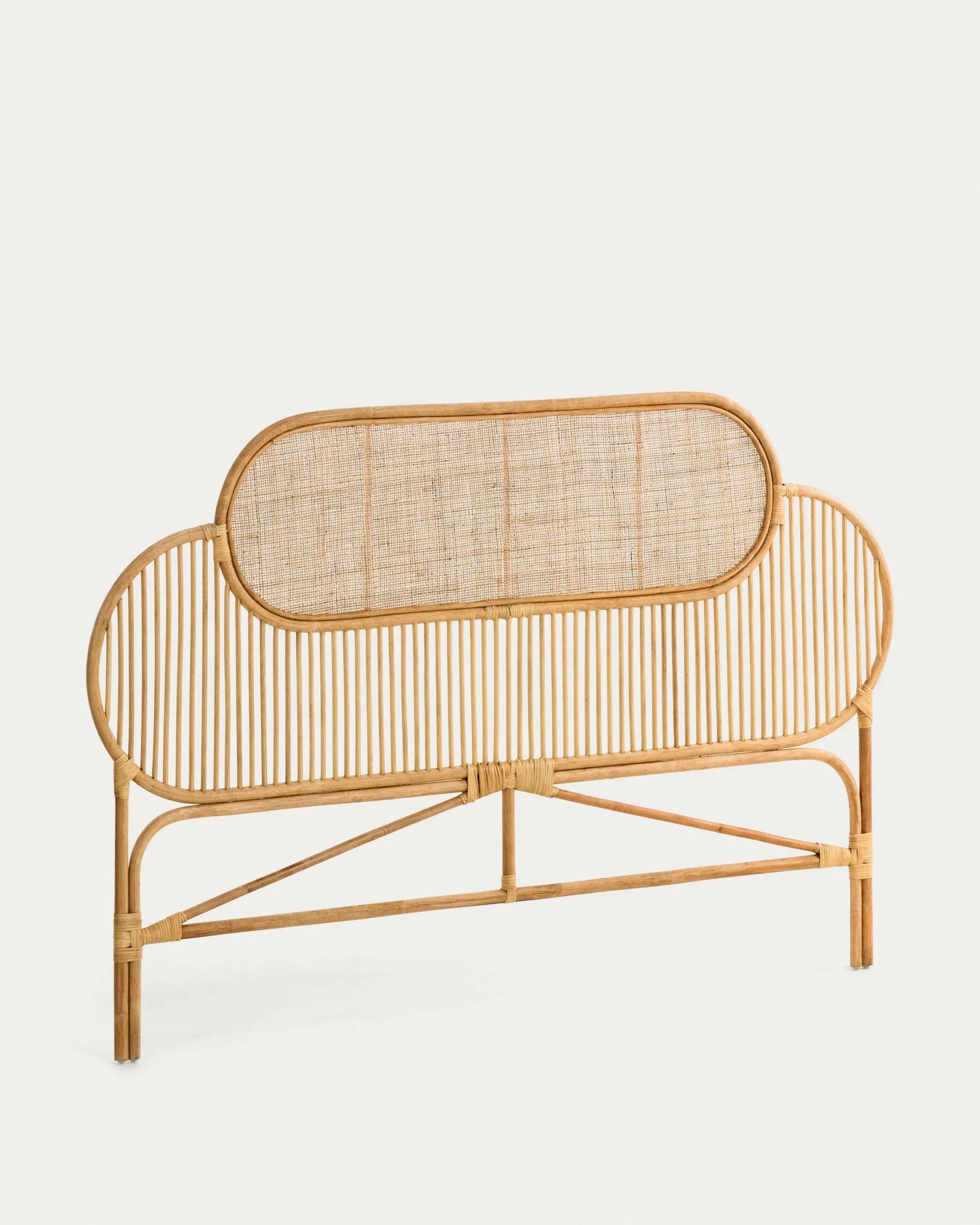 3D-Modell des handgefertigten Lalita Rattan-Kopfteils, natürliches Finish, für 160 cm Betten, stilvoll und nachhaltig.