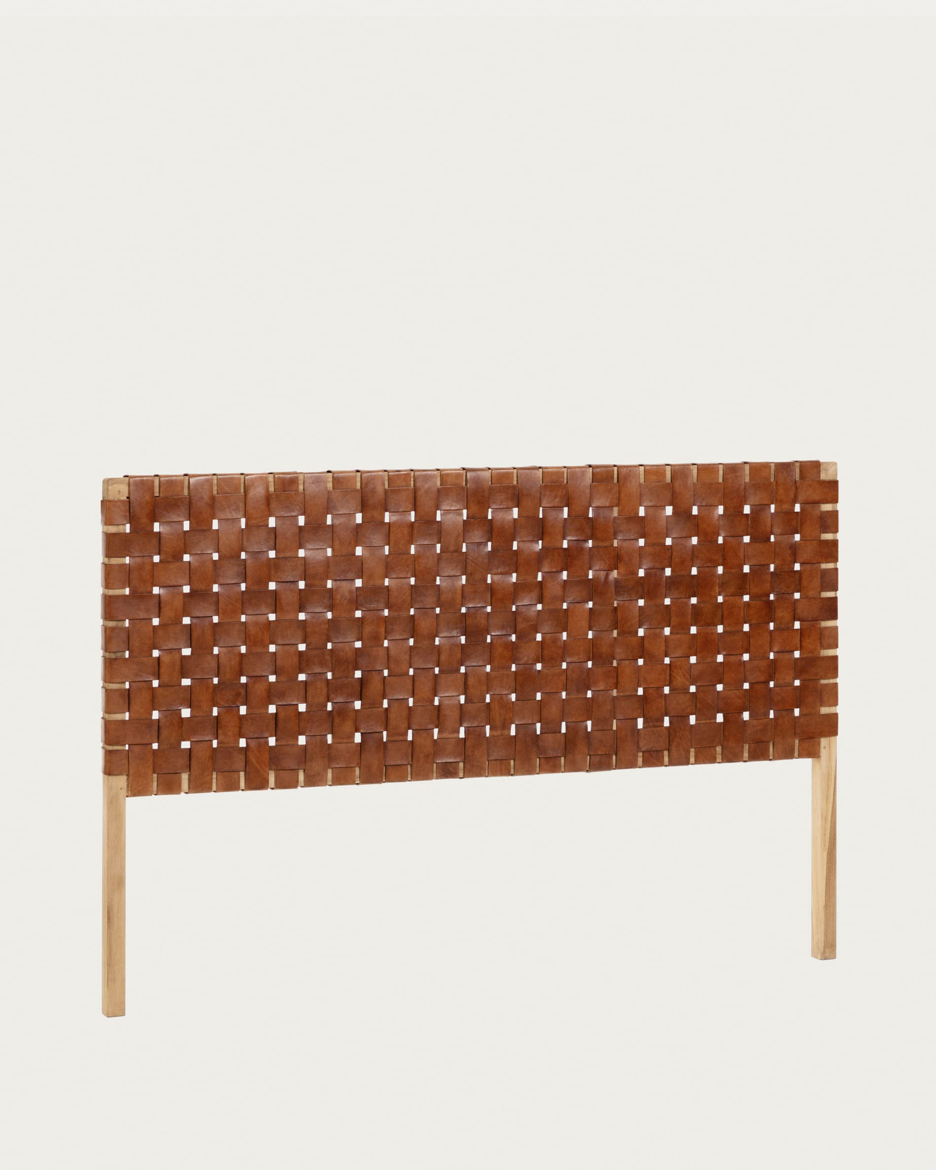 Calixta Bettkopfteil aus massivem Teakholz und Leder für Bett von 150 cm in Braun präsentiert im Onlineshop von KAQTU Design AG. Zubehör Bett ist von Kave Home