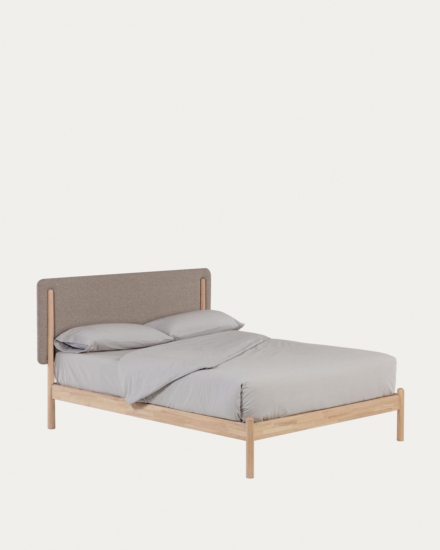 Shayndel Bett aus massivem Kautschukholz für Matratze von 160 x 200 cm in Grau präsentiert im Onlineshop von KAQTU Design AG. Bett ist von Kave Home