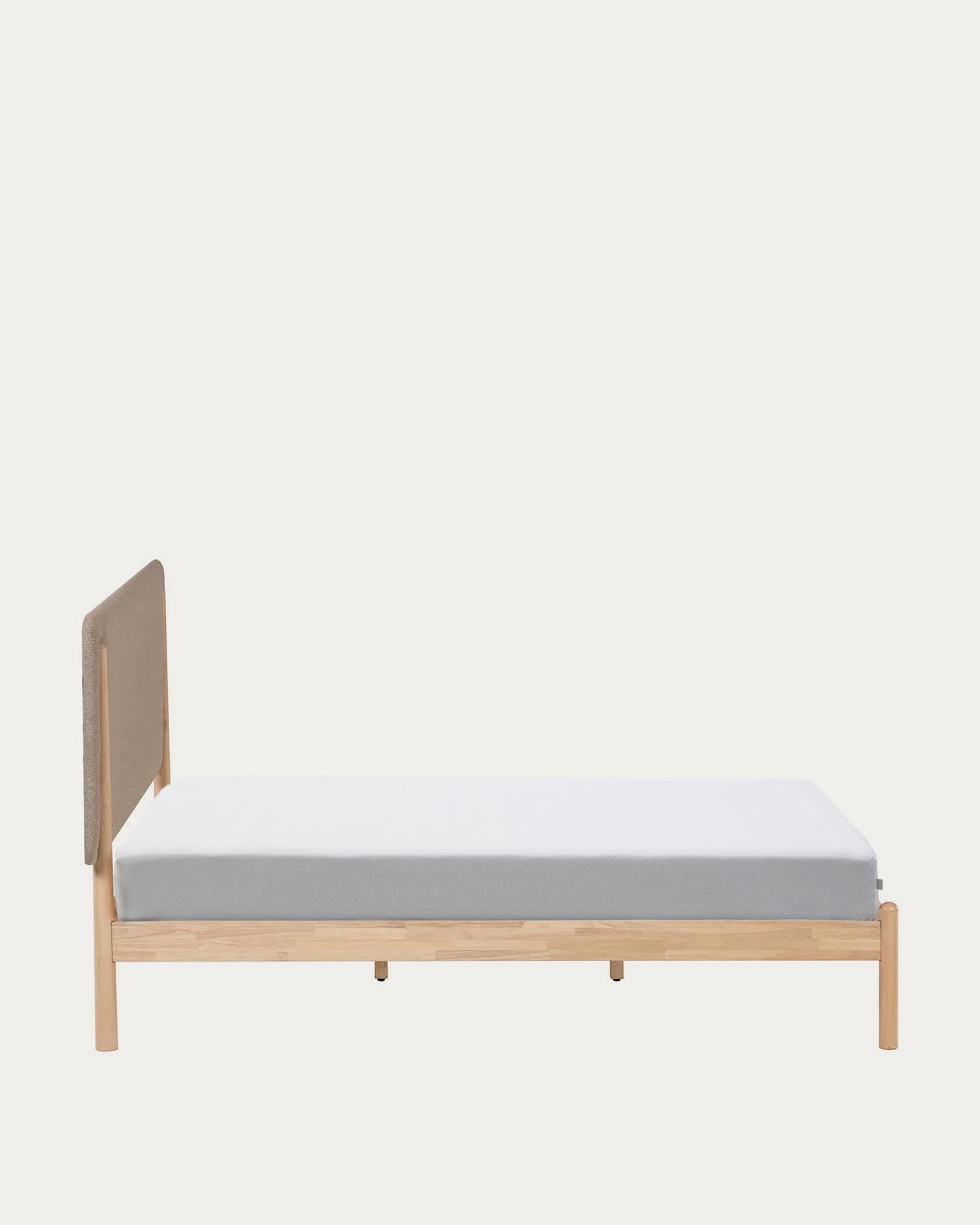 Shayndel Bett aus massivem Kautschukholz für Matratze von 160 x 200 cm in Grau präsentiert im Onlineshop von KAQTU Design AG. Bett ist von Kave Home