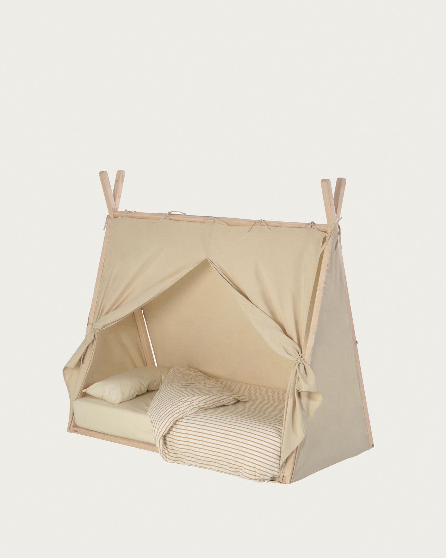 Abdeckung für Maralis Tipi Bett aus 100% Baumwolle 70 x 140 cm in Braun präsentiert im Onlineshop von KAQTU Design AG. Zubehör Bett ist von Kave Home