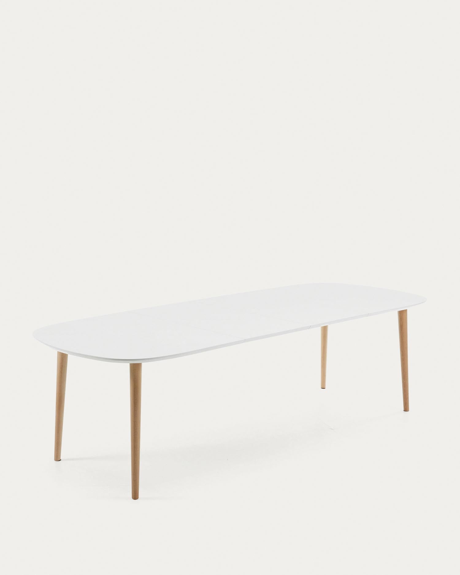 Oqui Ausziehtisch aus weiss lackiertem MDF und Beine aus massiver Buche 160 (260) x 100 cm in Weiß präsentiert im Onlineshop von KAQTU Design AG. Esstisch ist von Kave Home