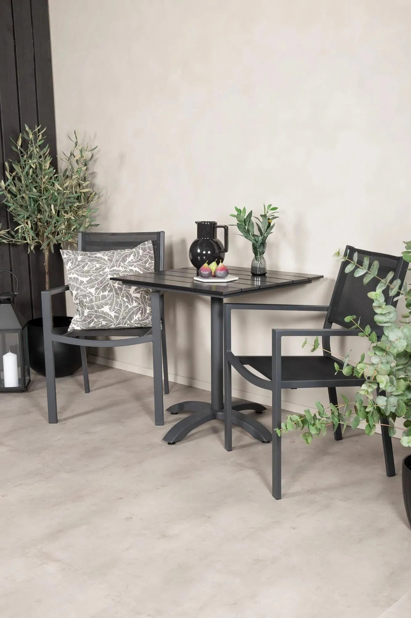 Colorado Cafétisch + 2 x Copacabana Arm Stuhl in Schwarz Schwarz präsentiert im Onlineshop von KAQTU Design AG. Esszimmerset ist von Venture Home