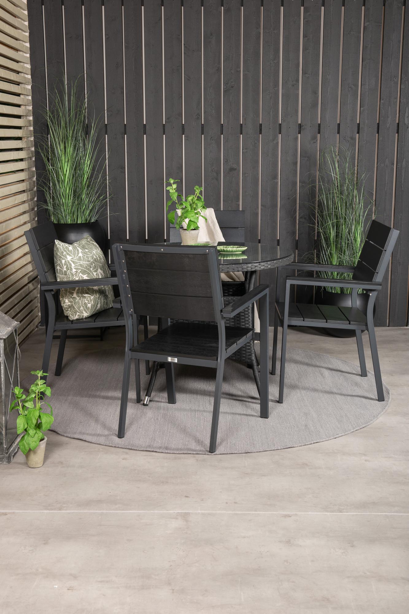 Volta Gartentisch-Set in Schwarz/Schwarz präsentiert im Onlineshop von KAQTU Design AG. Gartentischset ist von Venture Home