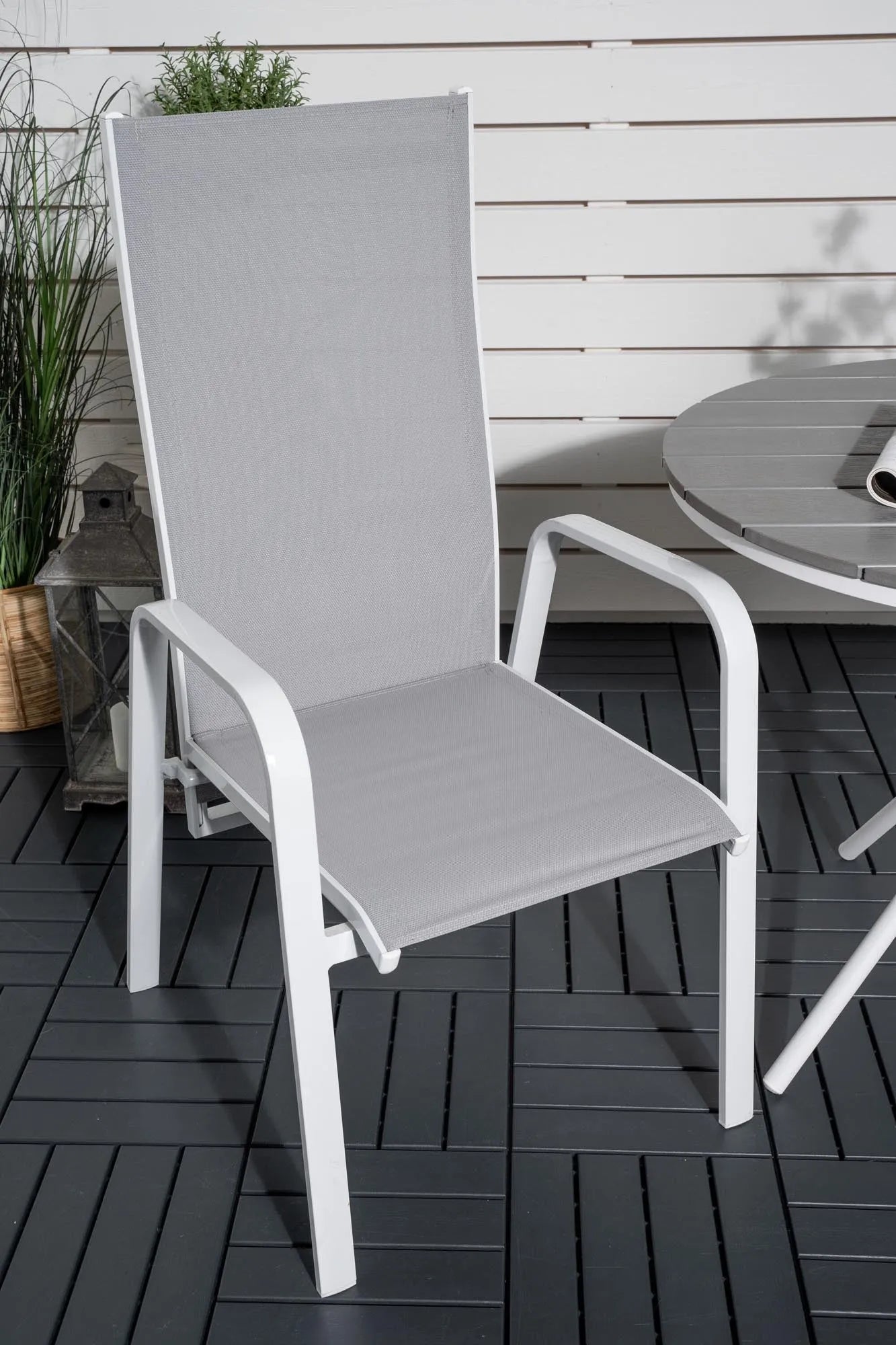 Parma Outdoor-Tischset + Copacabana Recliner ⌀90cm/2St. in Grau weiss präsentiert im Onlineshop von KAQTU Design AG. Gartentischset ist von Venture Home