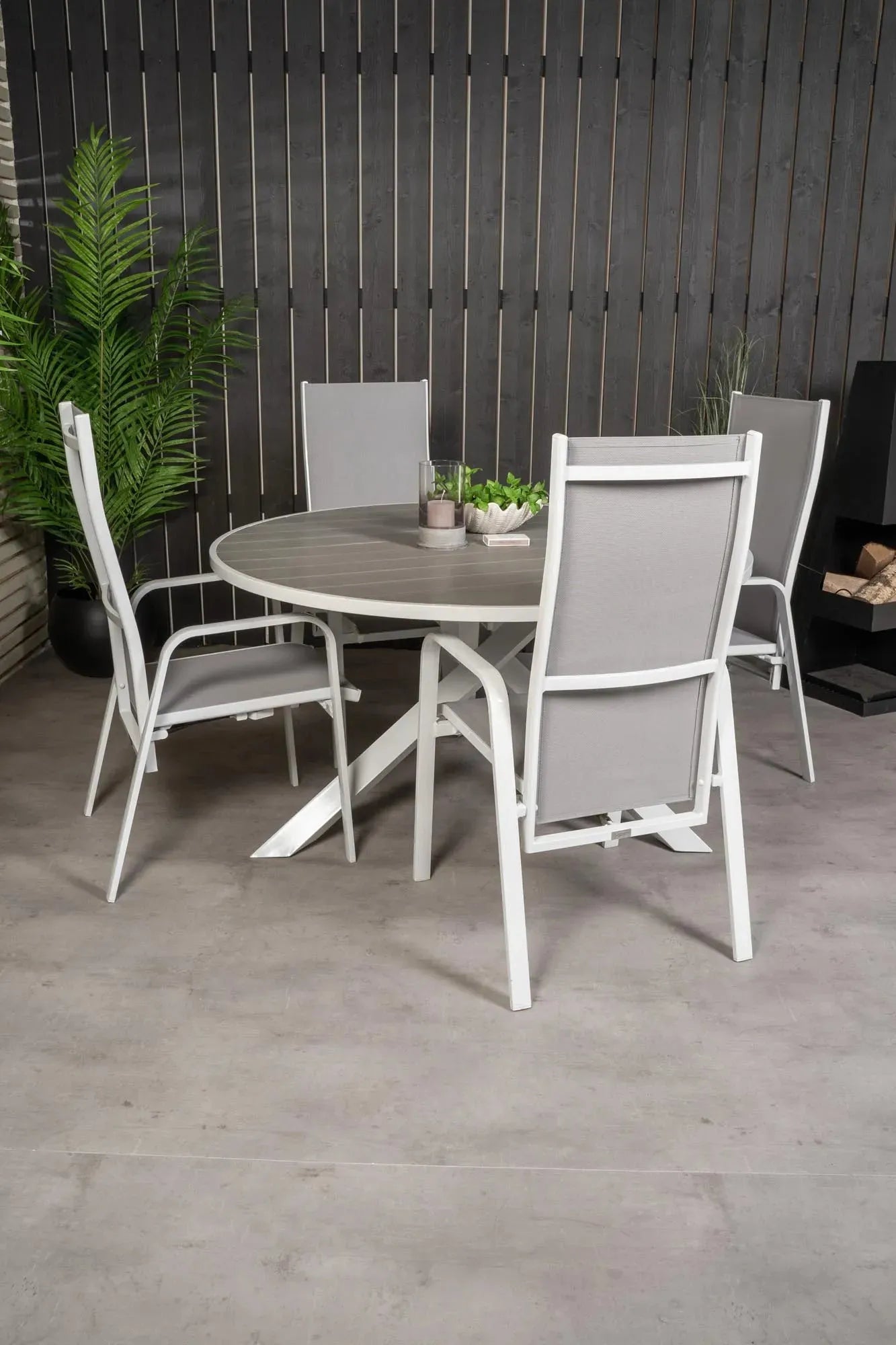 Parma Outdoor-Tischset + Copacabana ⌀140cm/4St. in Schwarzgrau präsentiert im Onlineshop von KAQTU Design AG. Gartentischset ist von Venture Home