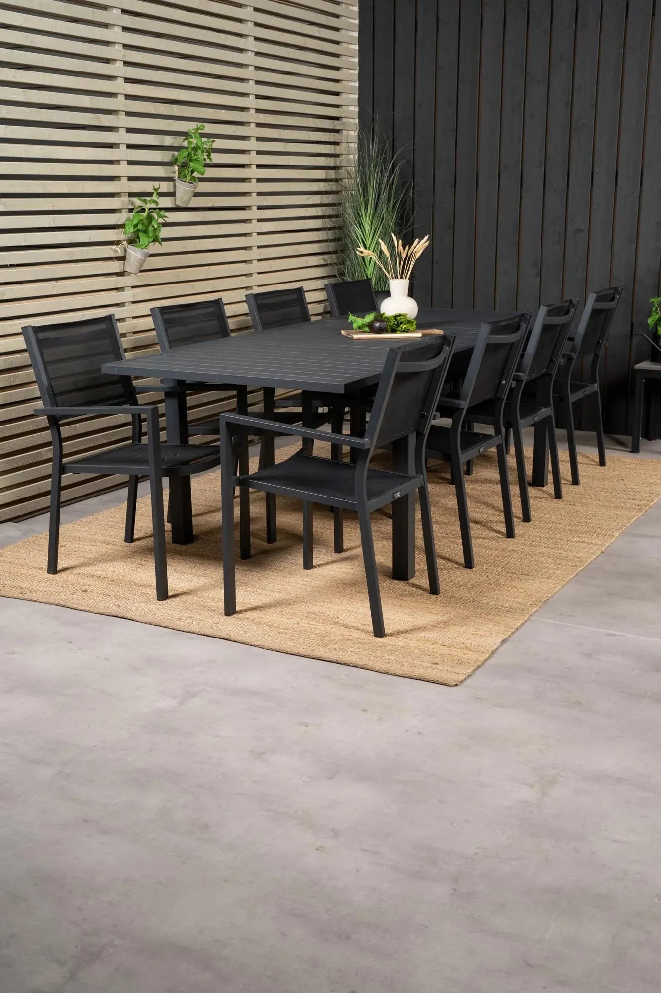 Marbella Outdoor-Tischset + Copacabana Stacking 240cm/8St. in Schwarz präsentiert im Onlineshop von KAQTU Design AG. Gartentischset ist von Venture Home