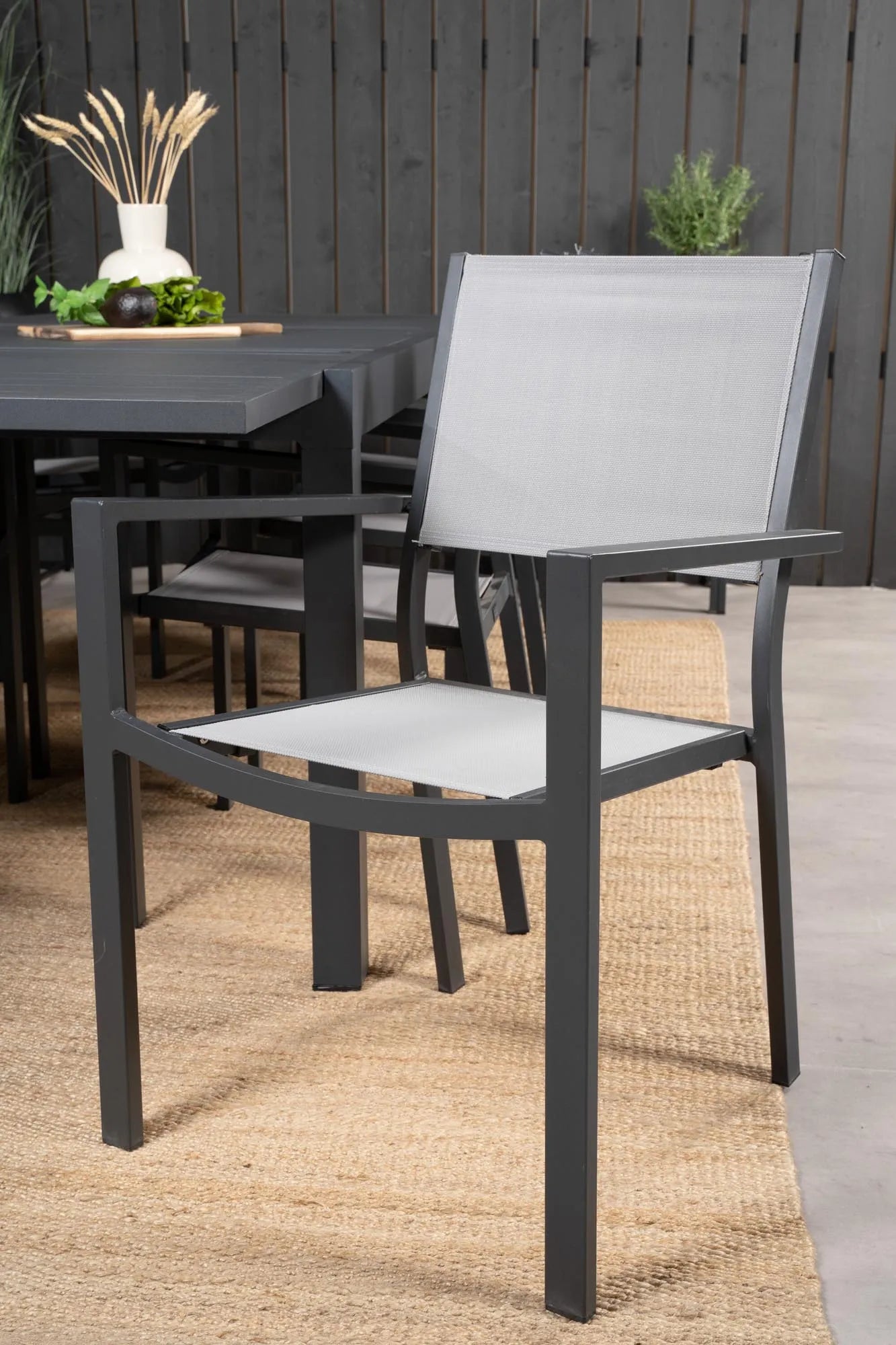 Marbella Outdoor-Tischset + Copacabana 240cm/8St. in Grau präsentiert im Onlineshop von KAQTU Design AG. Gartentischset ist von Venture Home