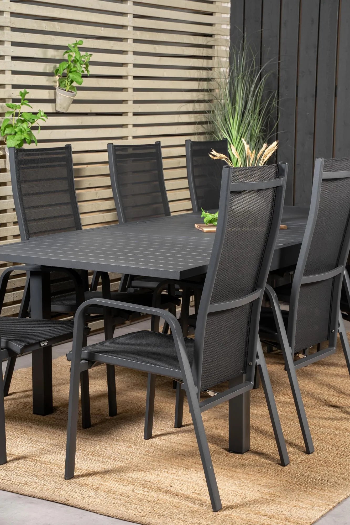 Marbella Outdoor-Tischset + Copacabana Recliner 240cm/8St. in Schwarz präsentiert im Onlineshop von KAQTU Design AG. Gartentischset ist von Venture Home