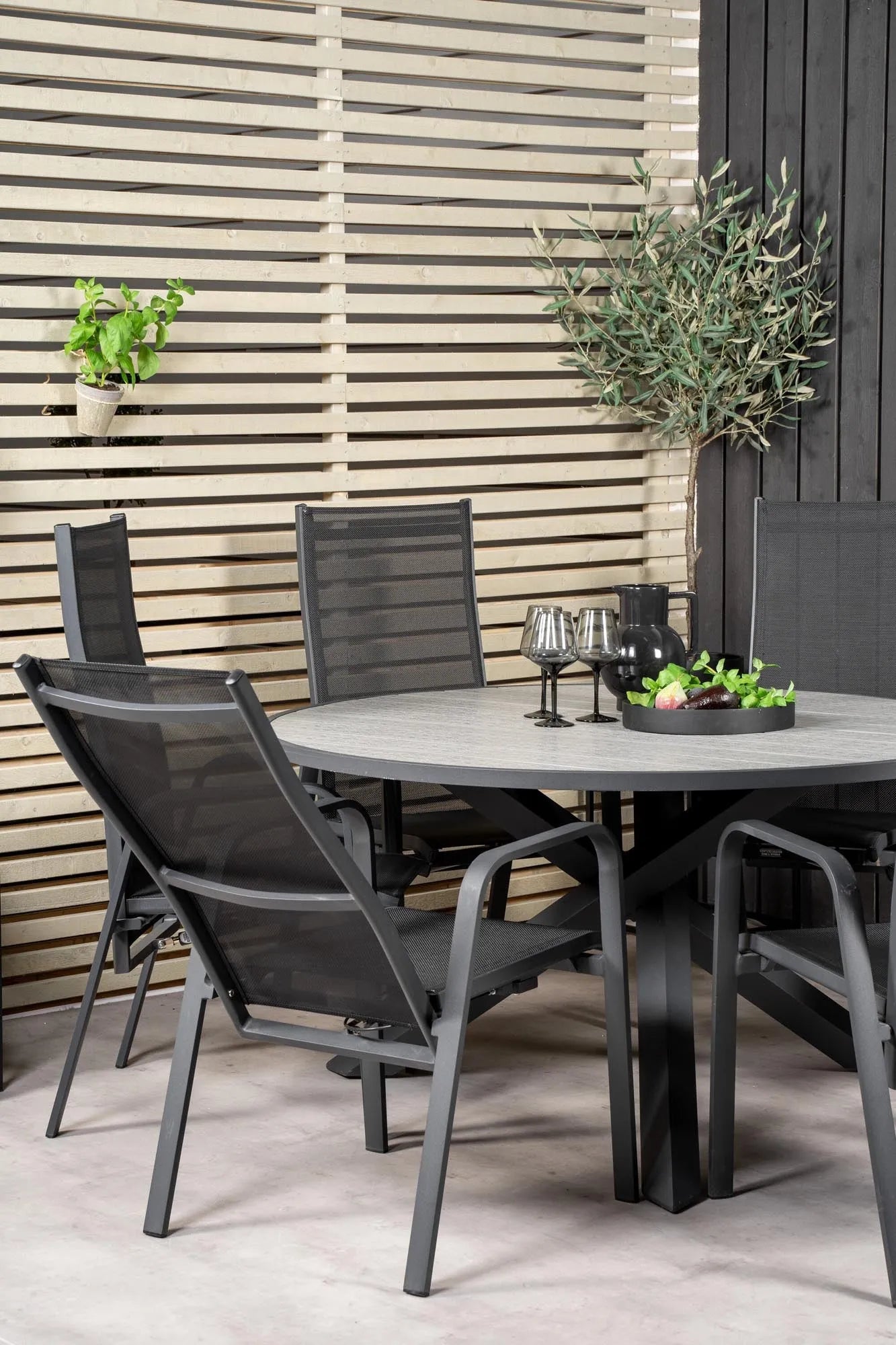 Parma Runder Esstisch-Set in Schwarz/Dunkelgrau präsentiert im Onlineshop von KAQTU Design AG. Gartentischset ist von Venture Home