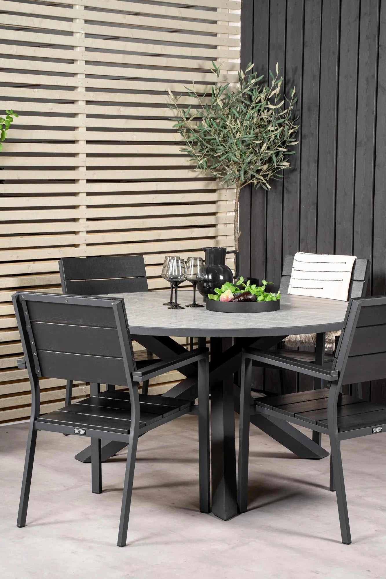 Parma Runder Esstisch-Set in Schwarz/Dunkelgrau präsentiert im Onlineshop von KAQTU Design AG. Gartentischset ist von Venture Home