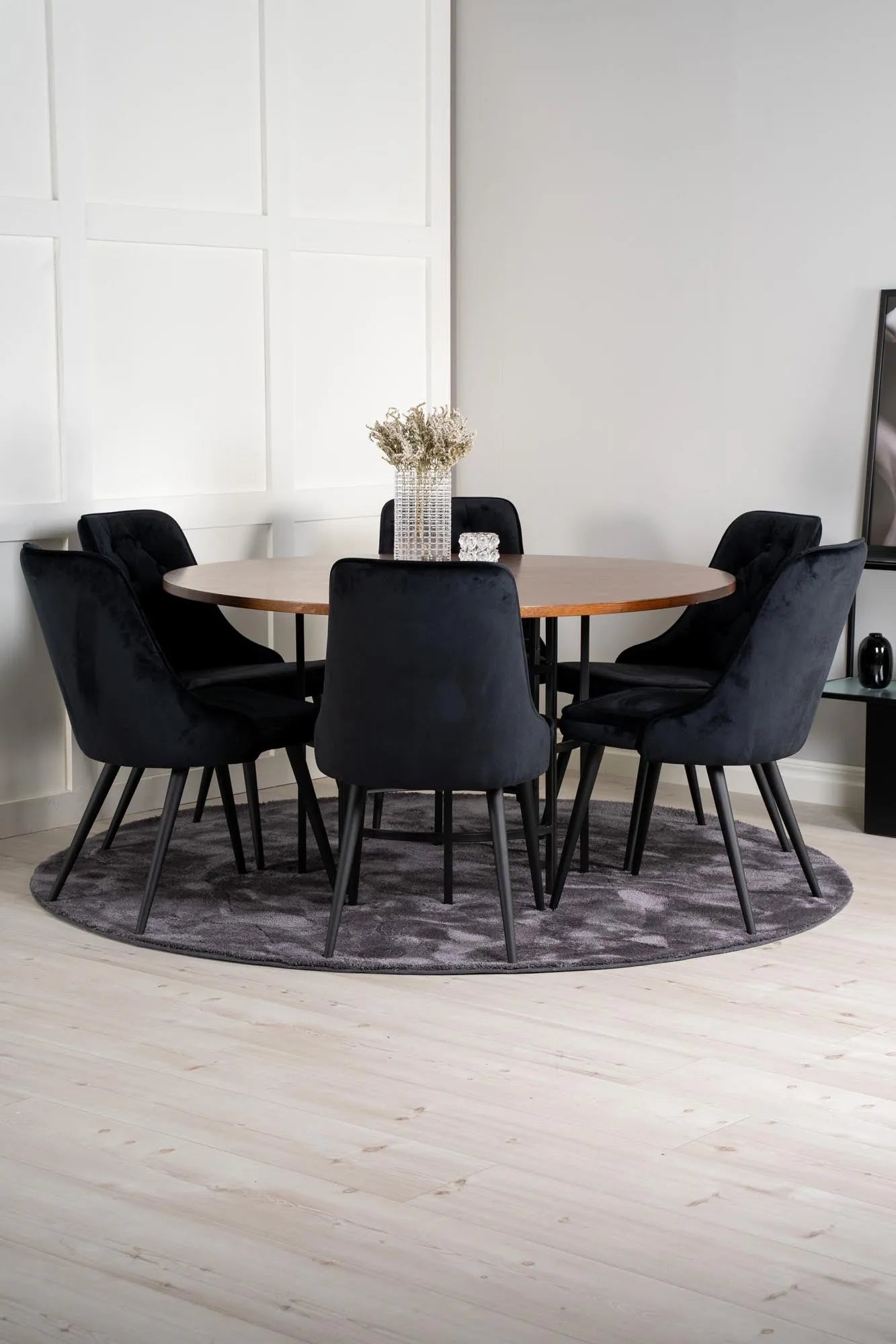 Esszimmerset Copenhagen + Velvet Deluxe ⌀140cm/6St. in Schwarz präsentiert im Onlineshop von KAQTU Design AG. Esszimmerset ist von Venture Home