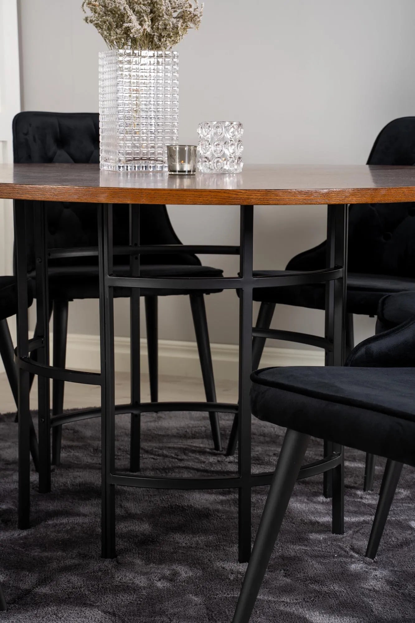 Esszimmerset Copenhagen + Velvet Deluxe ⌀140cm/6St. in Schwarz präsentiert im Onlineshop von KAQTU Design AG. Esszimmerset ist von Venture Home