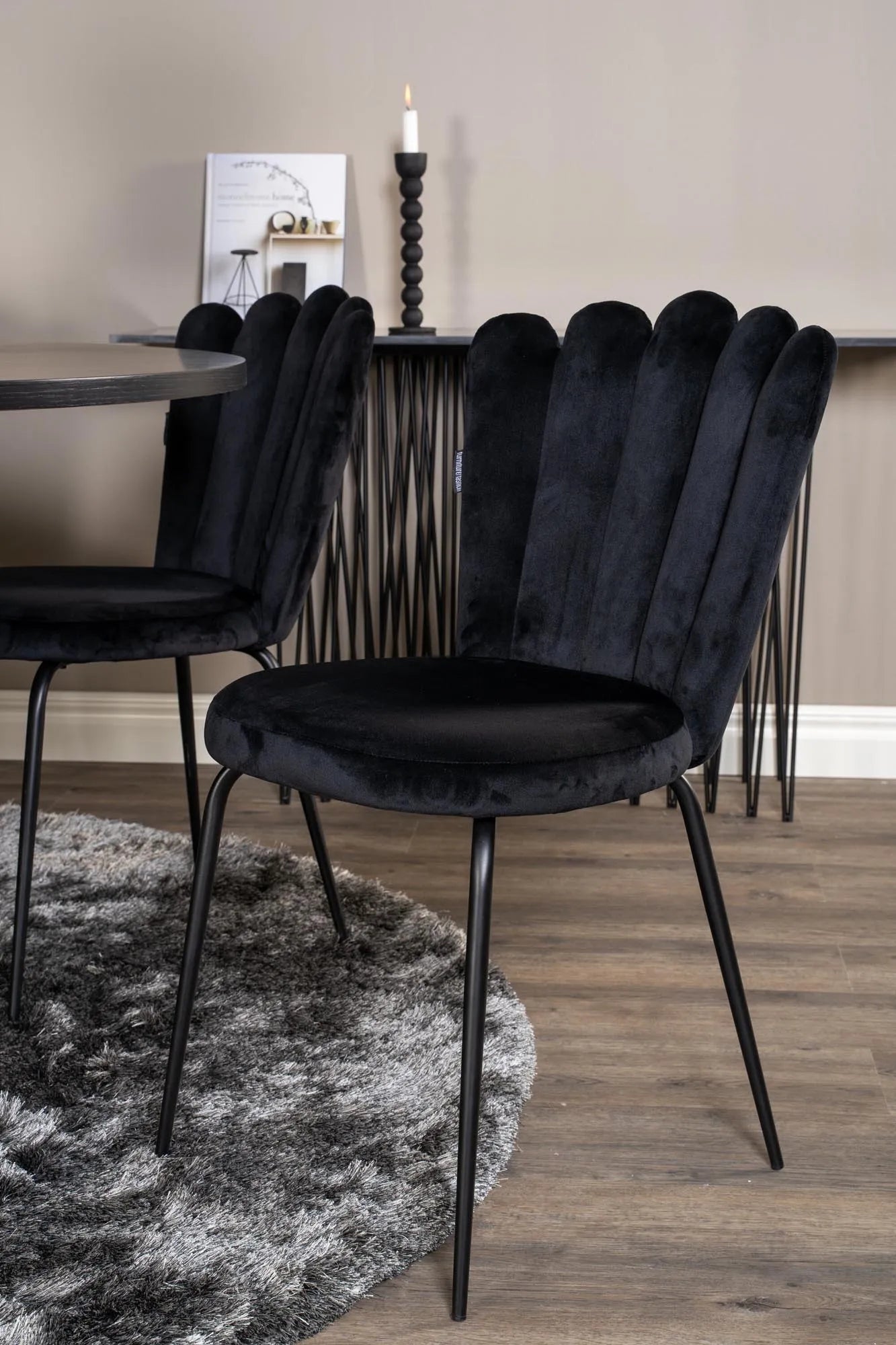 Esszimmerset Copenhagen + Limhamn Light ⌀140cm/6St. in Schwarz präsentiert im Onlineshop von KAQTU Design AG. Esszimmerset ist von Venture Home