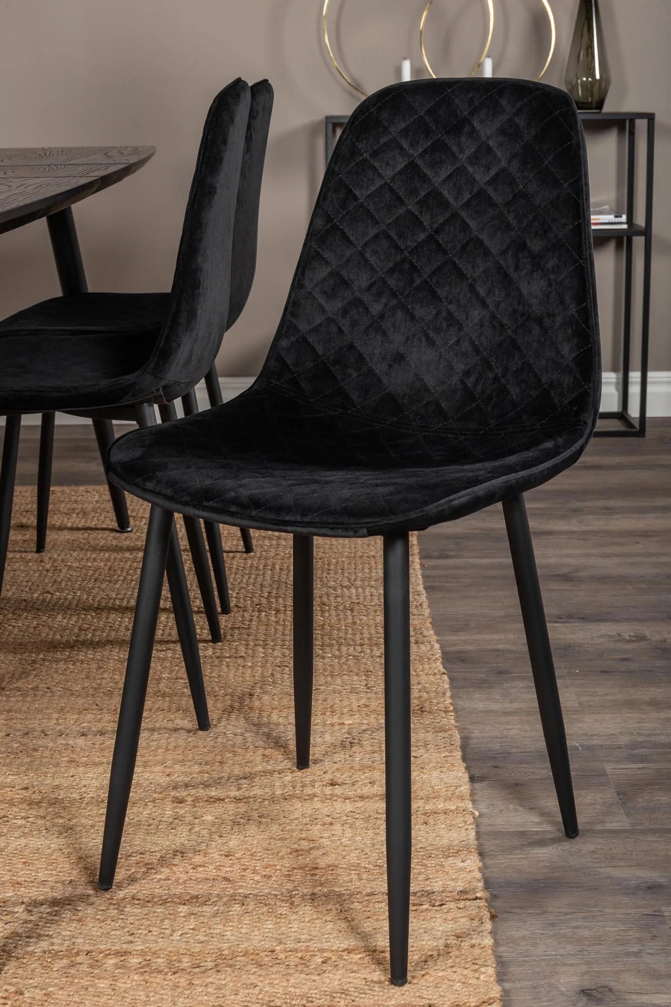 Gold Esszimmerset ausziehbar + Polar 180cm/6St. in Schwarz präsentiert im Onlineshop von KAQTU Design AG. Esszimmerset ist von Venture Home