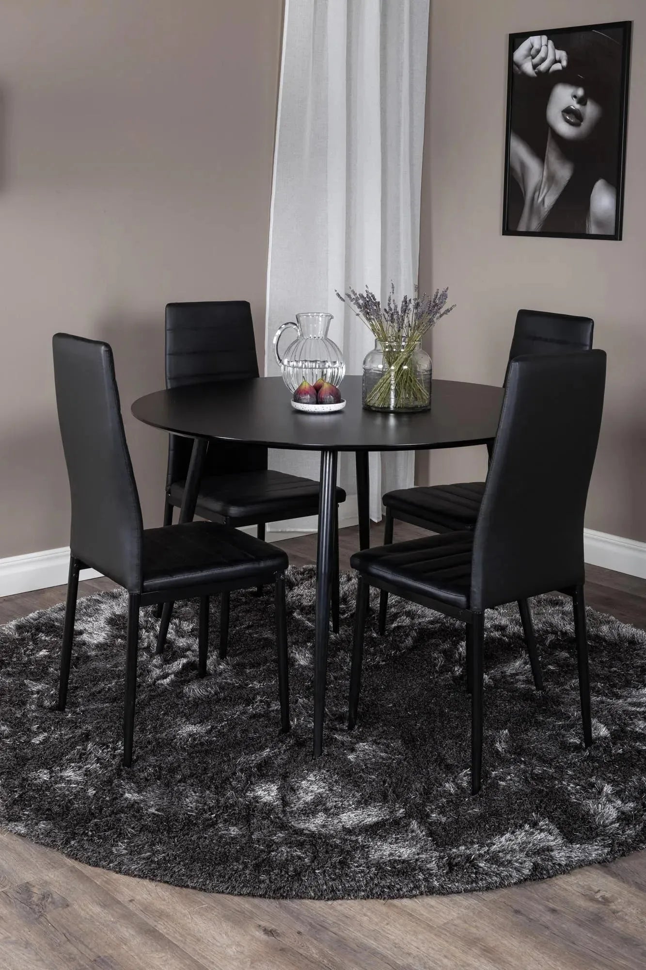 Silar Rundes Esszimmerset + Slim ⌀100cm/4St. in Schwarz präsentiert im Onlineshop von KAQTU Design AG. Esszimmerset ist von Venture Home