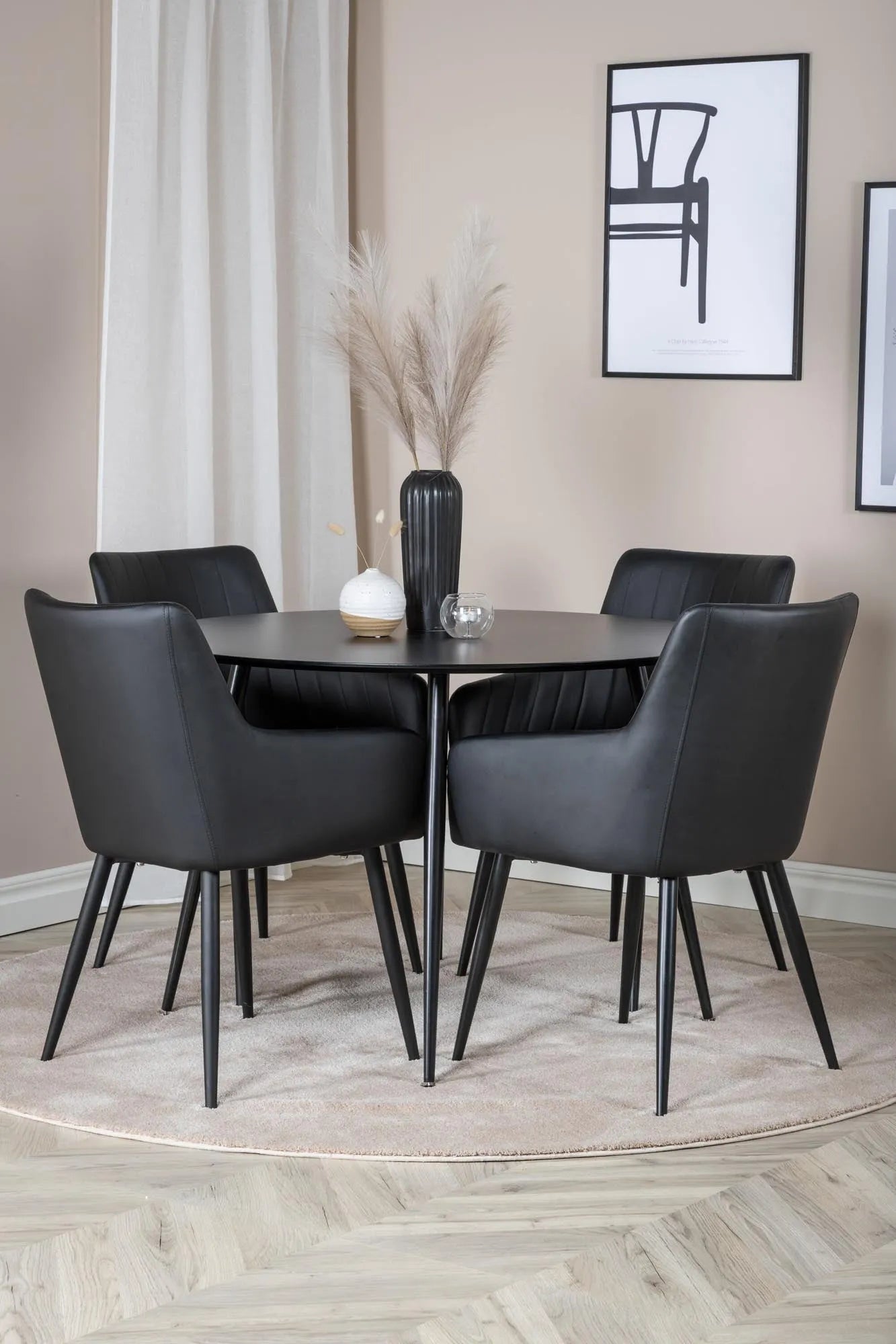 Silar Rundes Esszimmerset + Comfort ⌀100cm/4St. in Schwarz präsentiert im Onlineshop von KAQTU Design AG. Esszimmerset ist von Venture Home