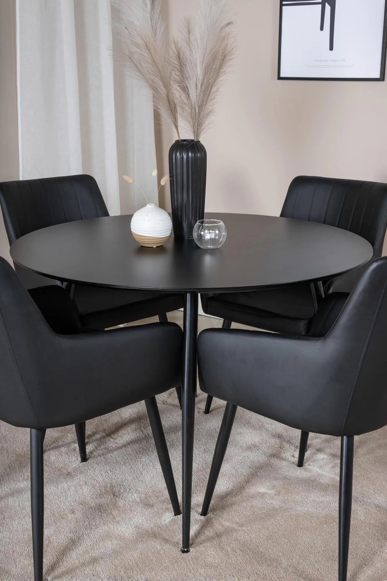 Silar Rundes Esszimmerset + Comfort ⌀100cm/4St. in Schwarz präsentiert im Onlineshop von KAQTU Design AG. Esszimmerset ist von Venture Home