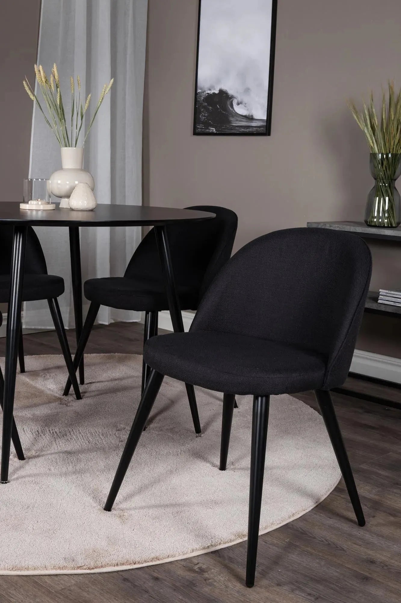 Silar Rundes Esszimmerset ⌀100cm/4St. in Beige / Schwarz präsentiert im Onlineshop von KAQTU Design AG. Esszimmerset ist von Venture Home