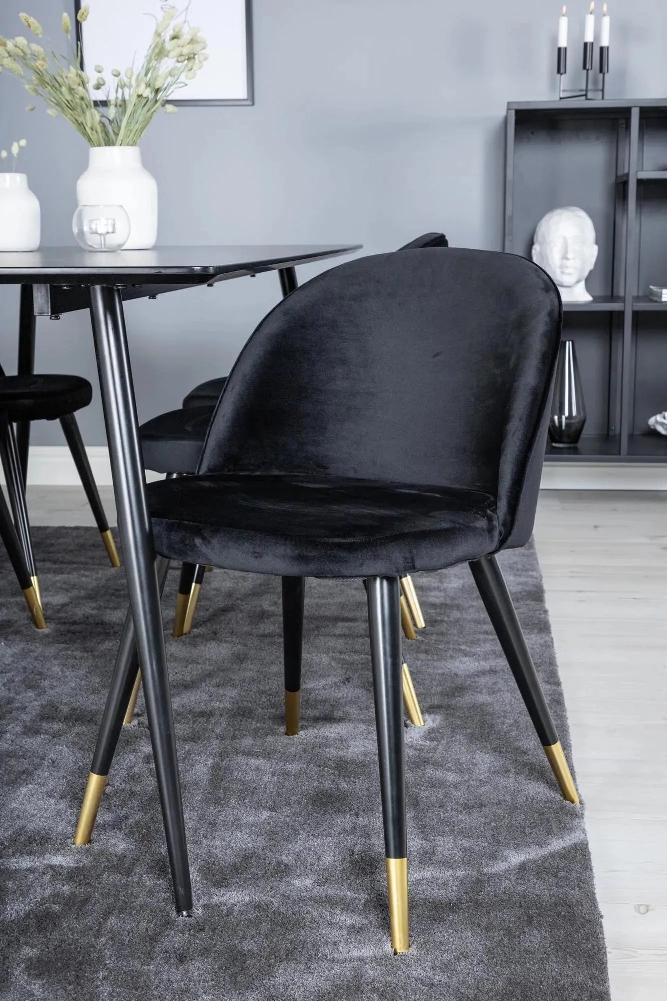 Silar Esszimmerset + Velvet 180cm/6St. in Schwarz / Beige präsentiert im Onlineshop von KAQTU Design AG. Esszimmerset ist von Venture Home