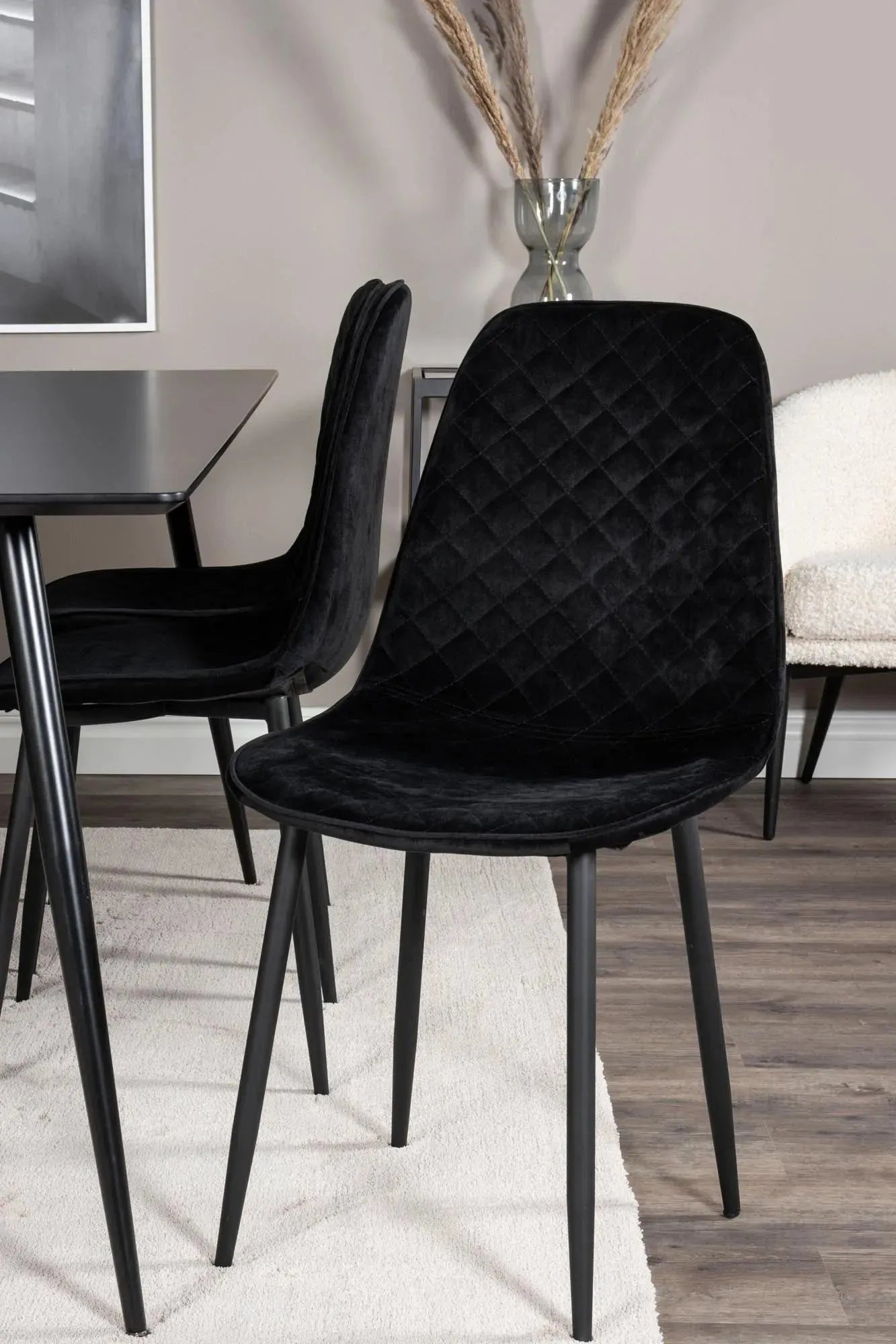 Silar Esszimmerset + Polar 180cm/6St. in Schwarz präsentiert im Onlineshop von KAQTU Design AG. Esszimmerset ist von Venture Home