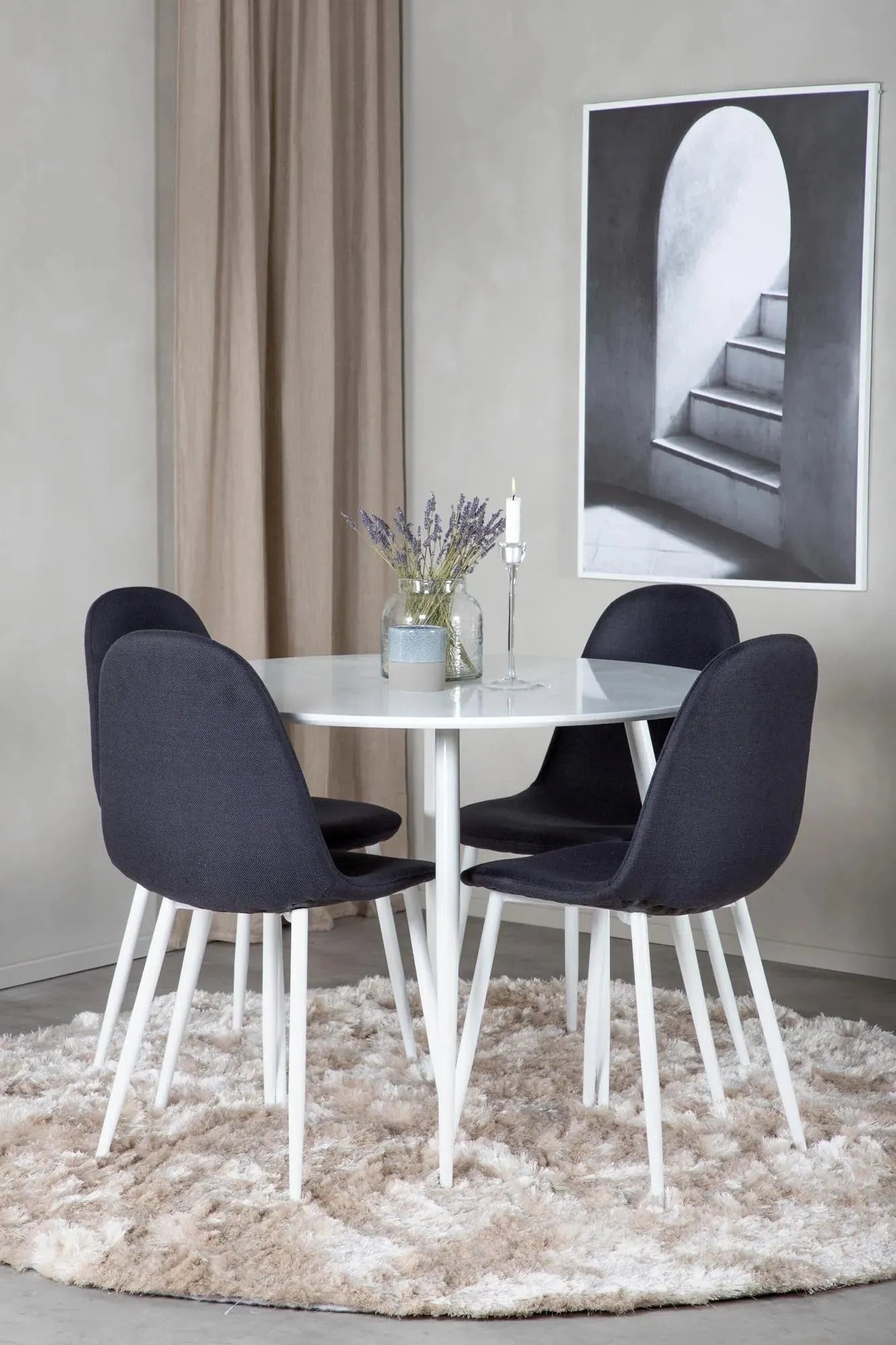 Plaza Esszimmerset + Polar ⌀100cm/4St. in Schwarz / Braun präsentiert im Onlineshop von KAQTU Design AG. Esszimmerset ist von Venture Home