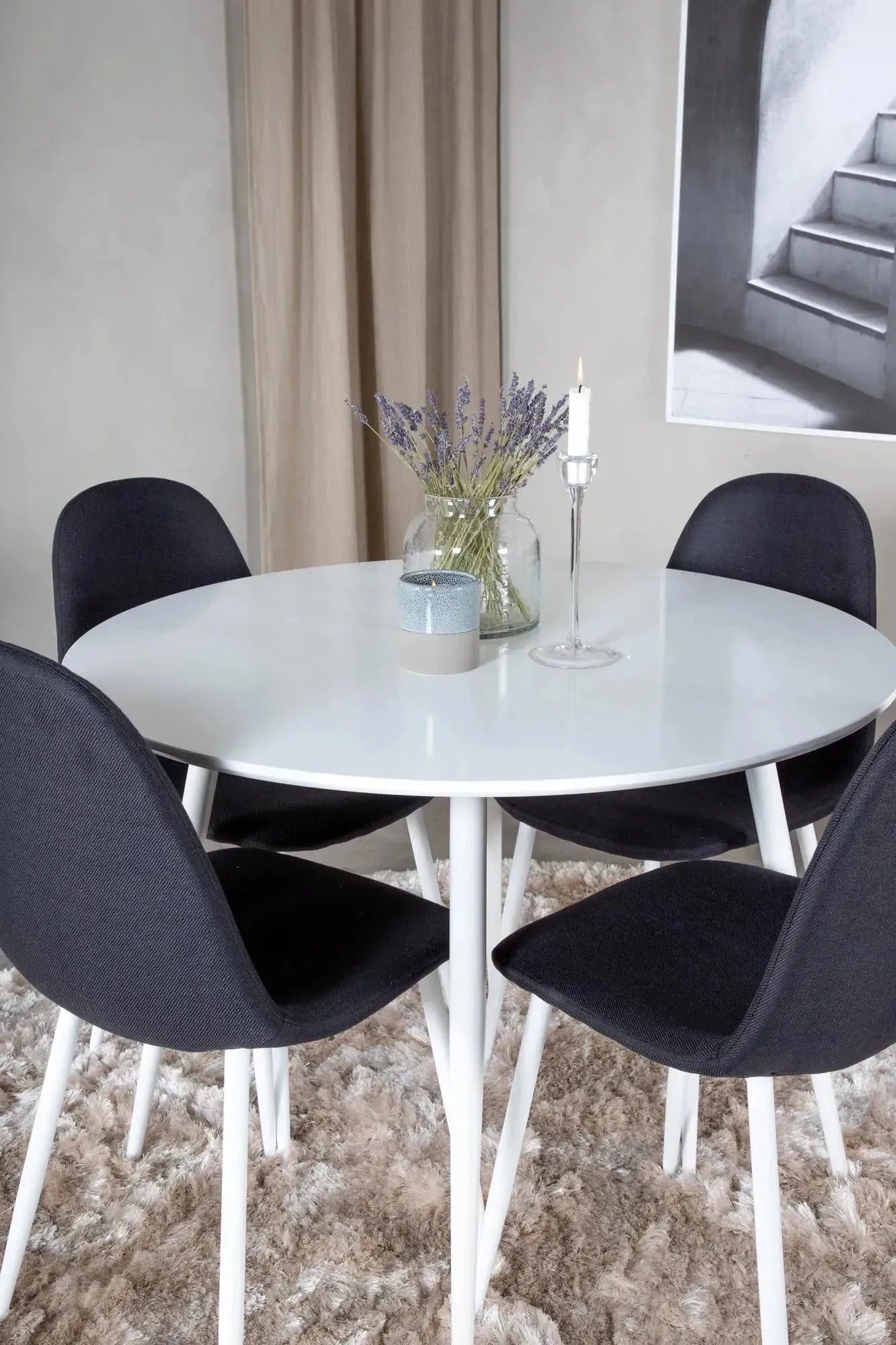 Plaza Esszimmerset + Polar ⌀100cm/4St. in Schwarz / Braun präsentiert im Onlineshop von KAQTU Design AG. Esszimmerset ist von Venture Home