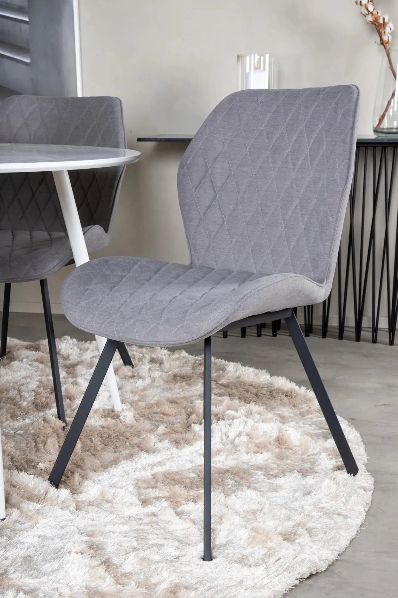 Plaza Esszimmerset + Gemma ⌀100cm/4St. in Schwarz / Braun präsentiert im Onlineshop von KAQTU Design AG. Esszimmerset ist von Venture Home