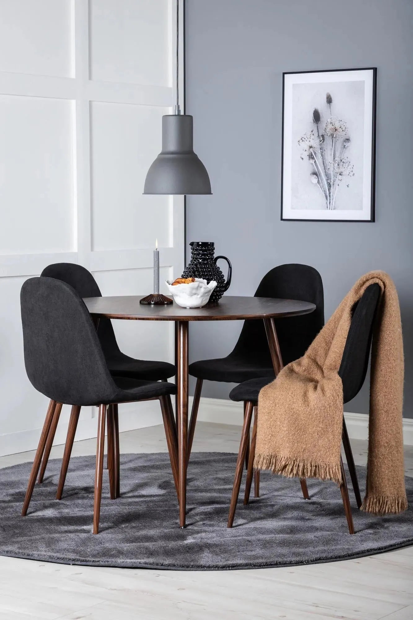 Plaza Esszimmerset + Polar ⌀100cm/4St. in Schwarz / Braun präsentiert im Onlineshop von KAQTU Design AG. Esszimmerset ist von Venture Home