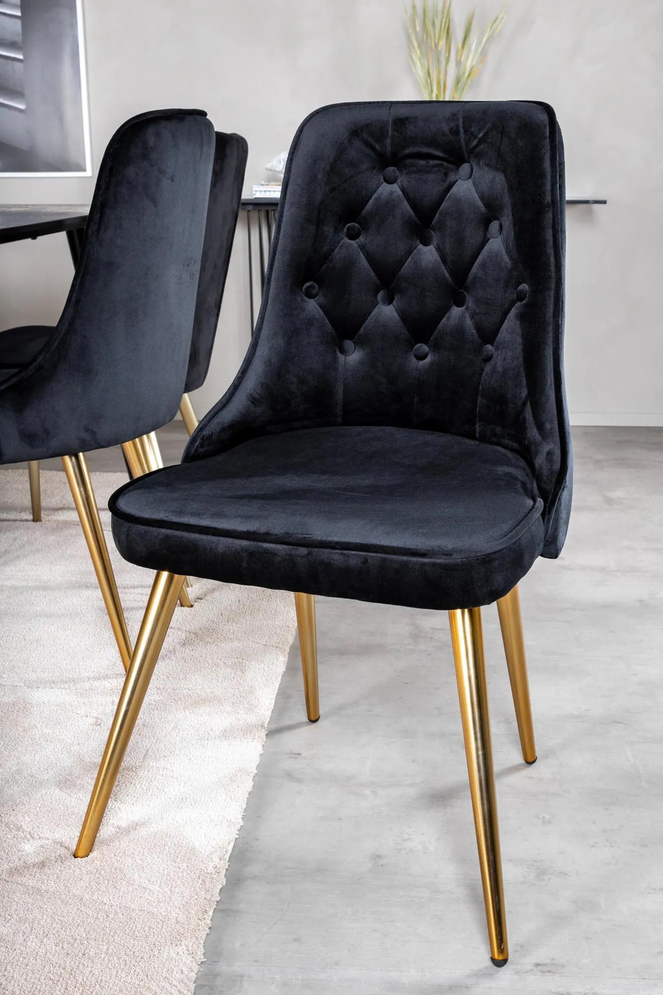 Dipp Esszimmerset + Velvet Deluxe 180cm/6St. in Schwarz / Hellgrau präsentiert im Onlineshop von KAQTU Design AG. Esszimmerset ist von Venture Home