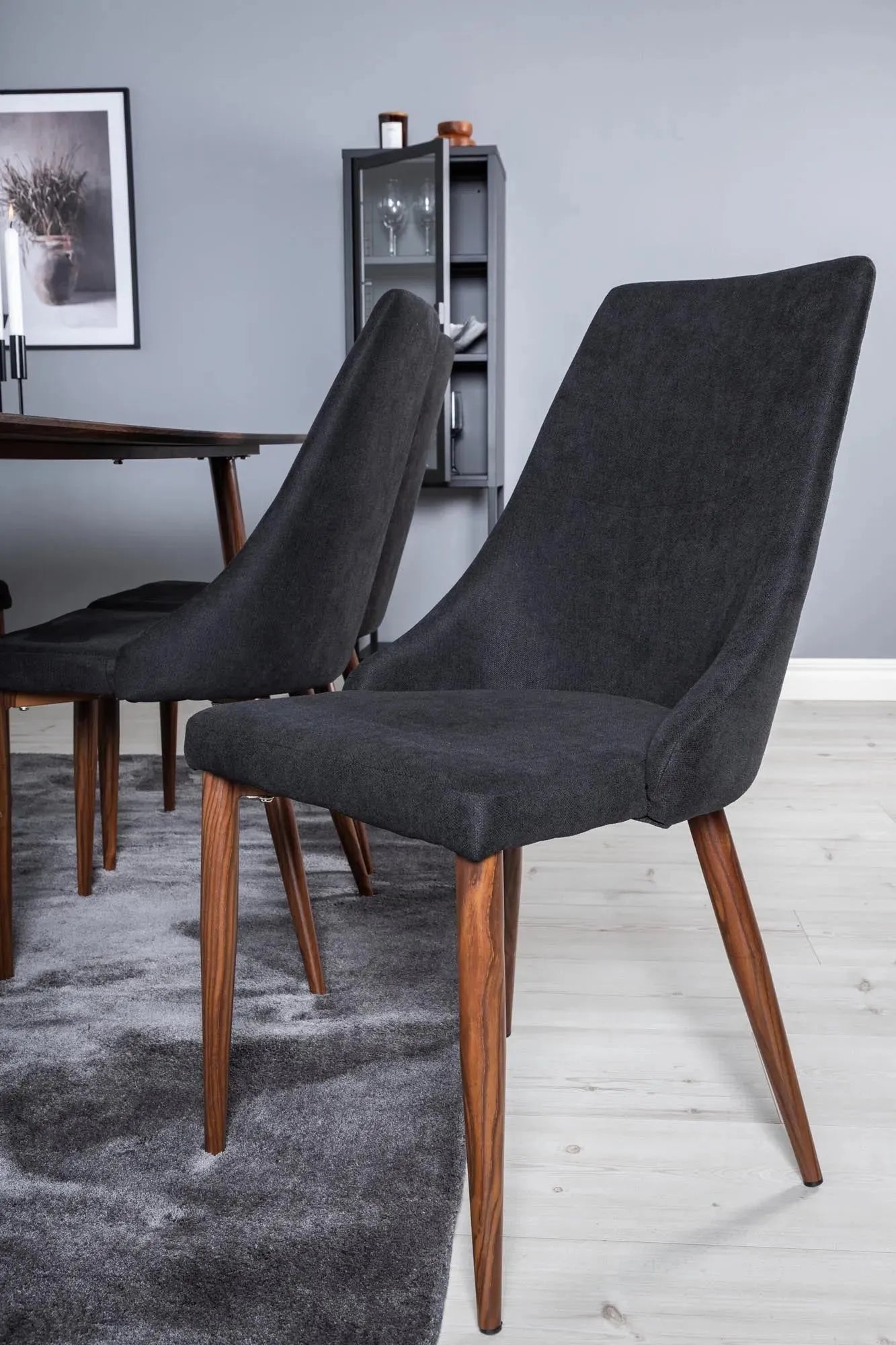 Polar Esszimmerset + Leone 180cm/6St. in Schwarz, Natur präsentiert im Onlineshop von KAQTU Design AG. Esszimmerset ist von Venture Home