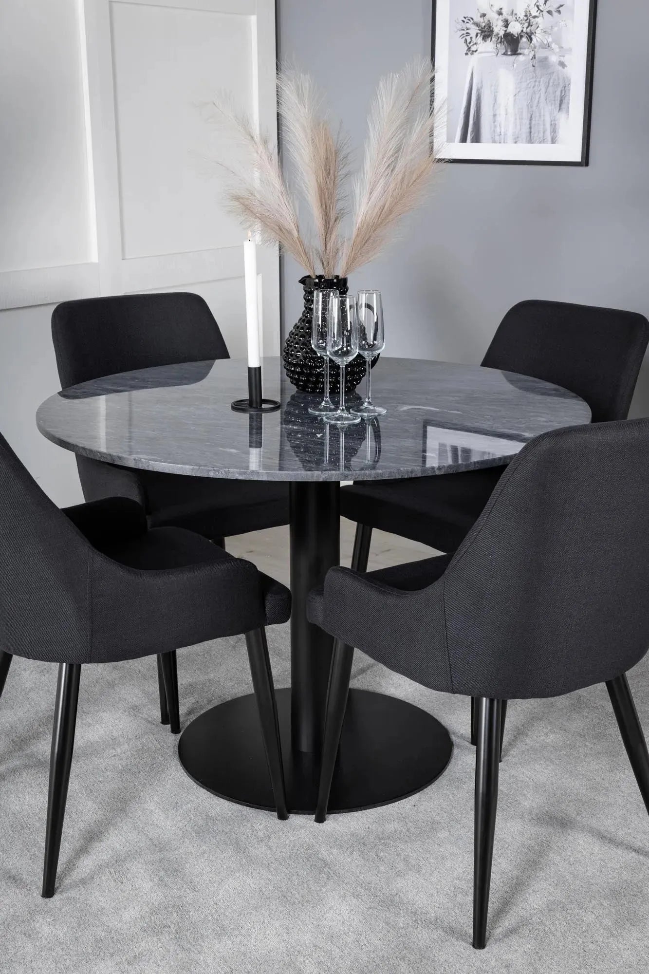 Estelle Esszimmerset + Plaza ⌀106cm/4St. in Schwarz / Grau präsentiert im Onlineshop von KAQTU Design AG. Esszimmerset ist von Venture Home