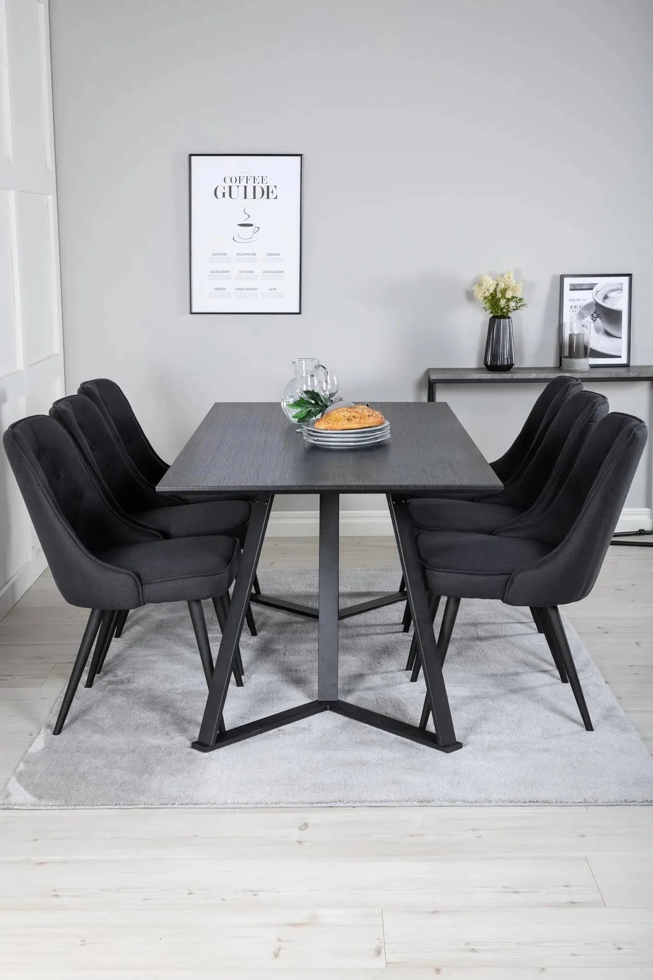 Marina Esszimmerset Velvet 180cm/6St. in Schwarz / Blau präsentiert im Onlineshop von KAQTU Design AG. Esszimmerset ist von Venture Home