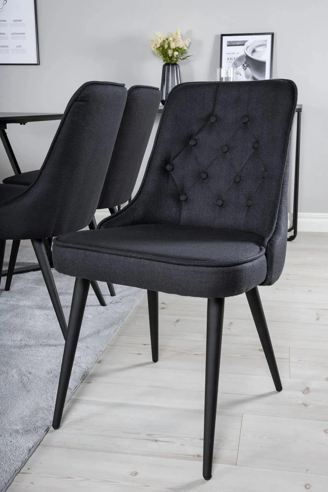 Marina Esszimmerset Velvet 180cm/6St. in Schwarz / Blau präsentiert im Onlineshop von KAQTU Design AG. Esszimmerset ist von Venture Home