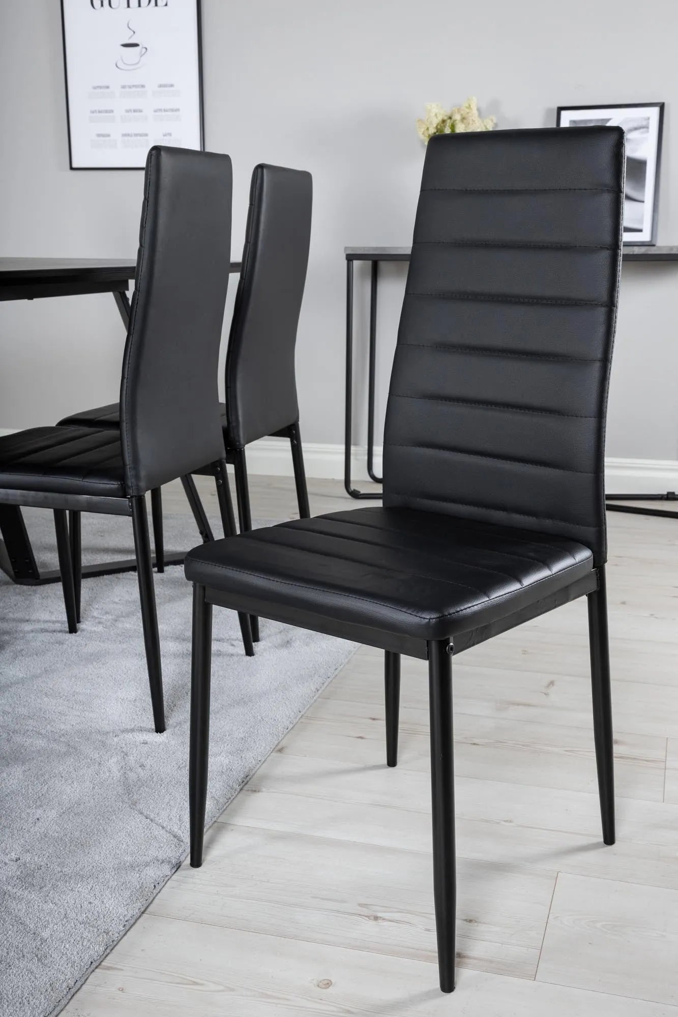 Elegantes Marina Esszimmerset: 180cm Tisch & 6 Stühle, robust & pflegeleicht, ideal für stilvolle Dinner.