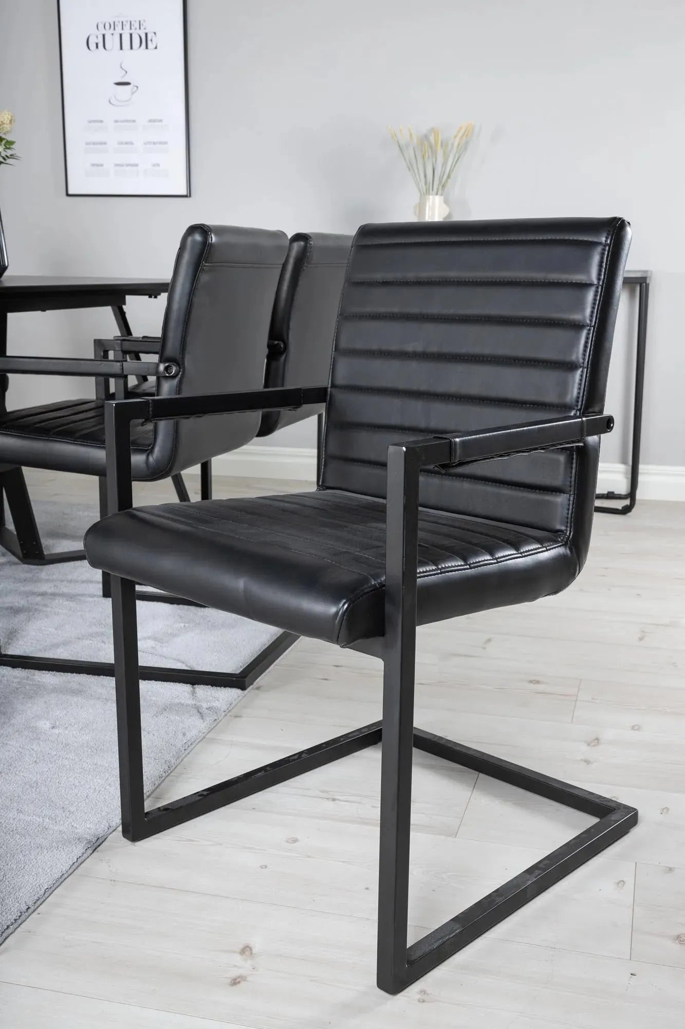 Marina Esszimmerset Art 180cm/6St. in Schwarz präsentiert im Onlineshop von KAQTU Design AG. Esszimmerset ist von Venture Home