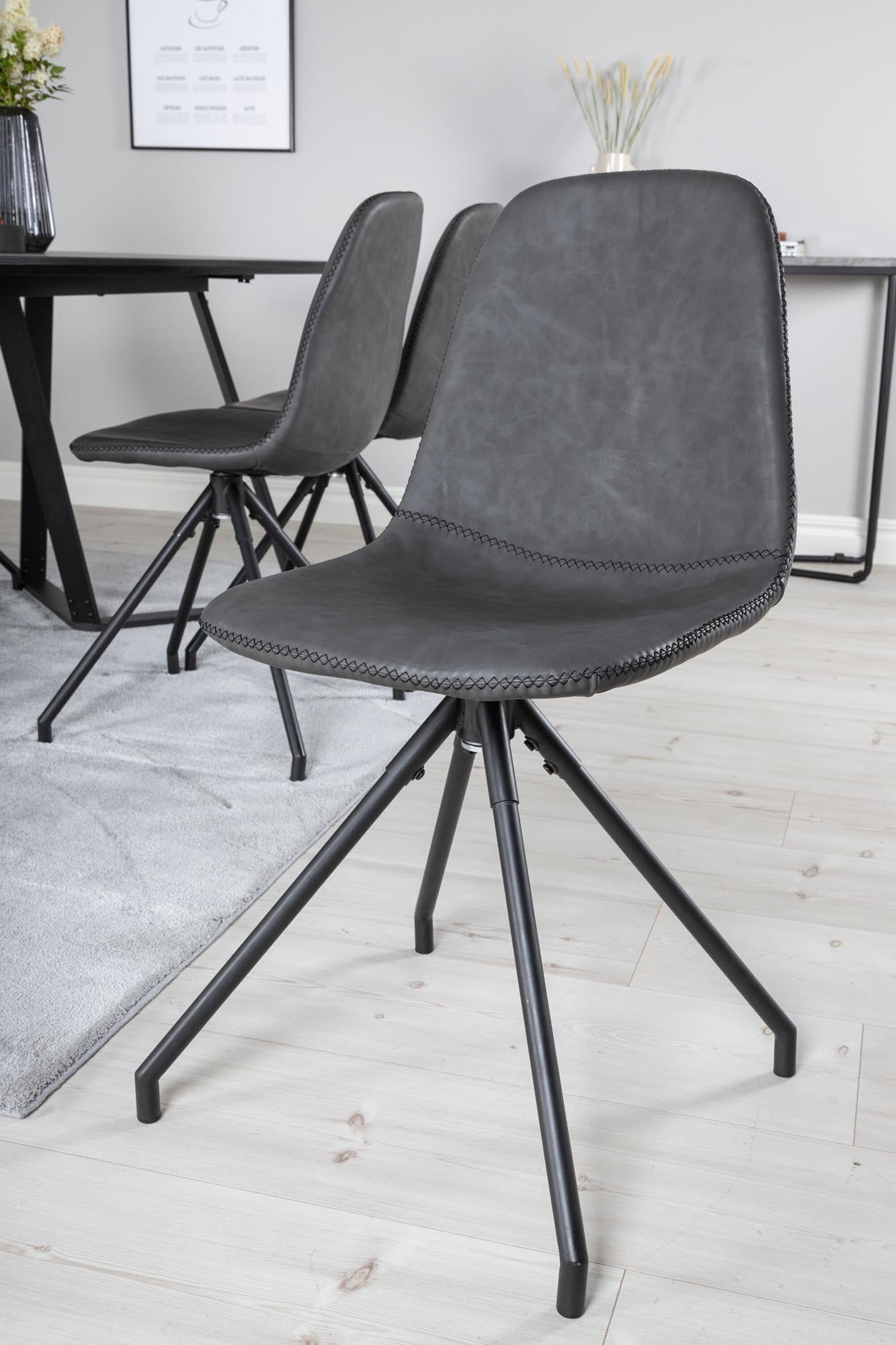 Marina Esszimmerset Polar 180cm/6St. in Schwarz präsentiert im Onlineshop von KAQTU Design AG. Esszimmerset ist von Venture Home