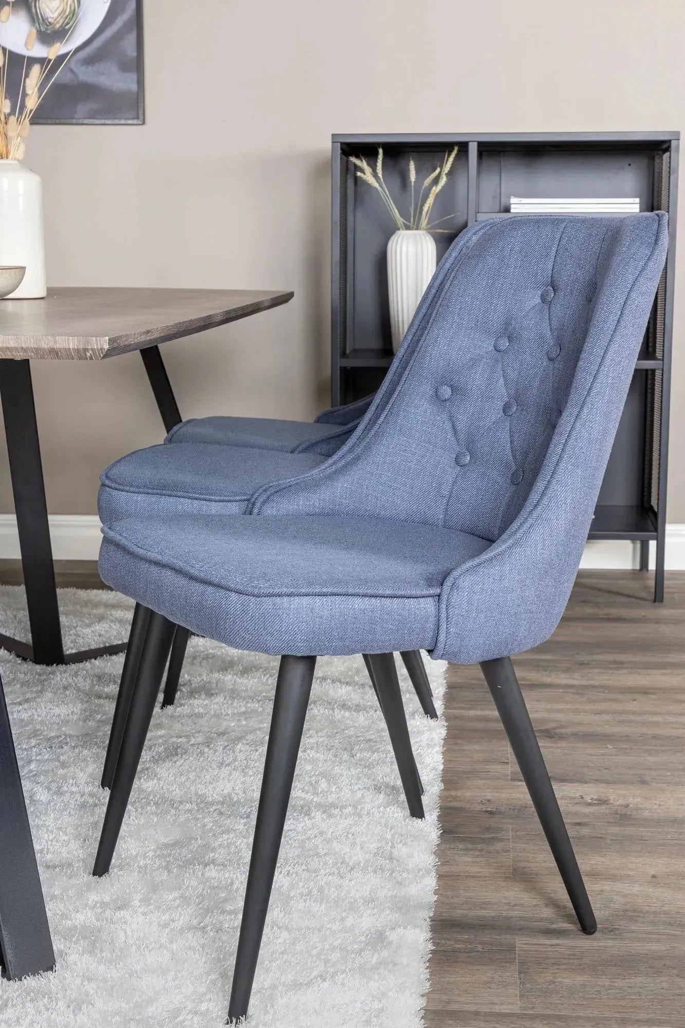 Marina Esszimmerset Velvet 180cm/6St. in Schwarz / Blau präsentiert im Onlineshop von KAQTU Design AG. Esszimmerset ist von Venture Home