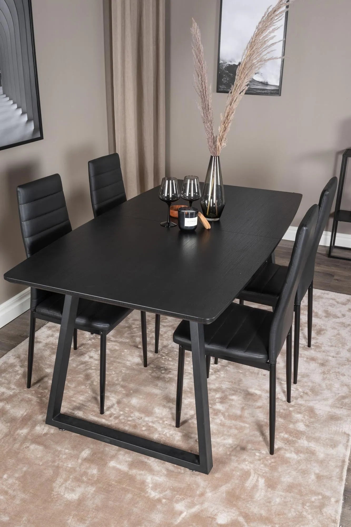 Inca Esszimmerset ausziehbar (Slim) 160cm/4St. in Schwarz präsentiert im Onlineshop von KAQTU Design AG. Esszimmerset ist von Venture Home