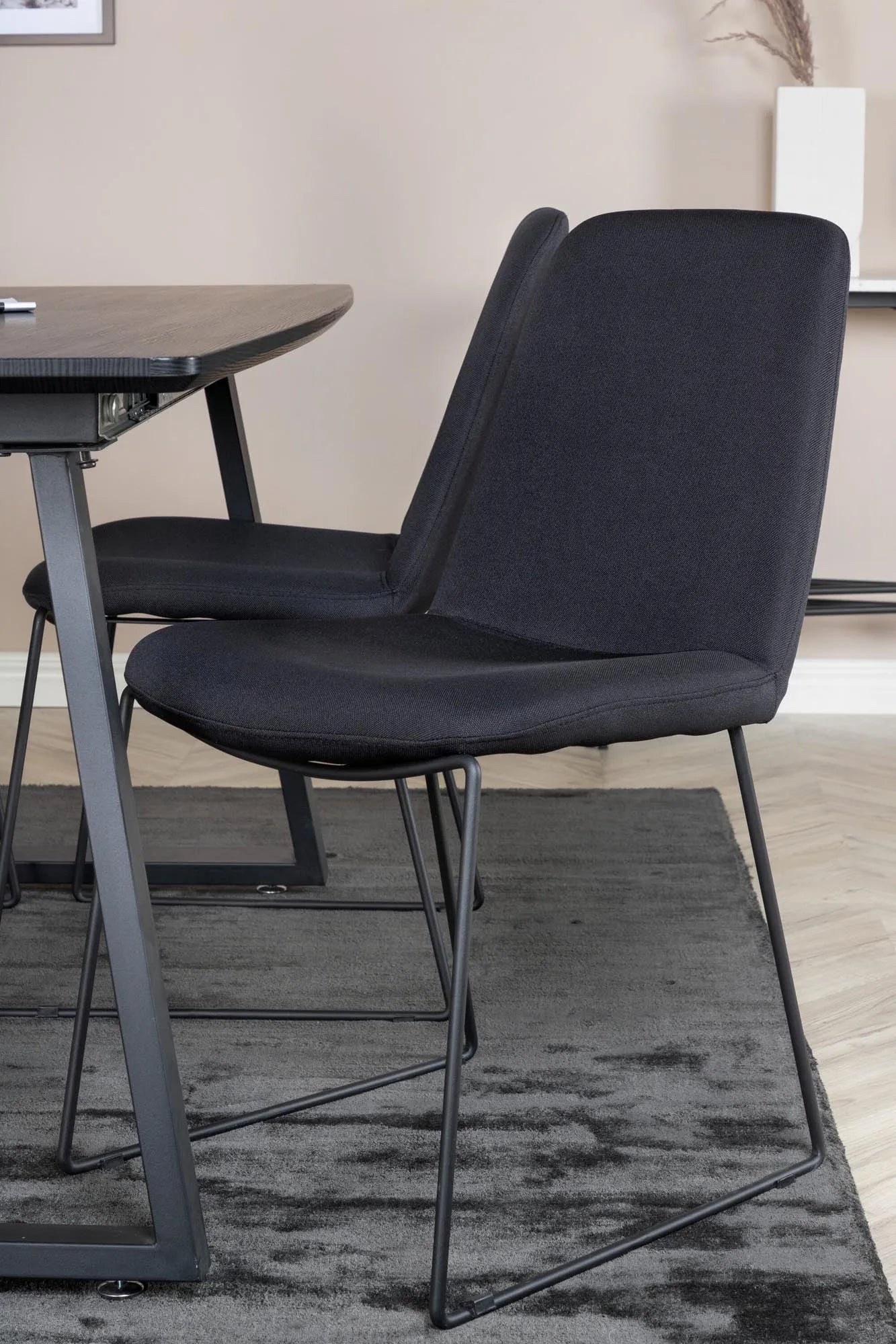 Inca Esszimmerset ausziehbar (Muce) 160cm/4St. in Schwarz präsentiert im Onlineshop von KAQTU Design AG. Esszimmerset ist von Venture Home