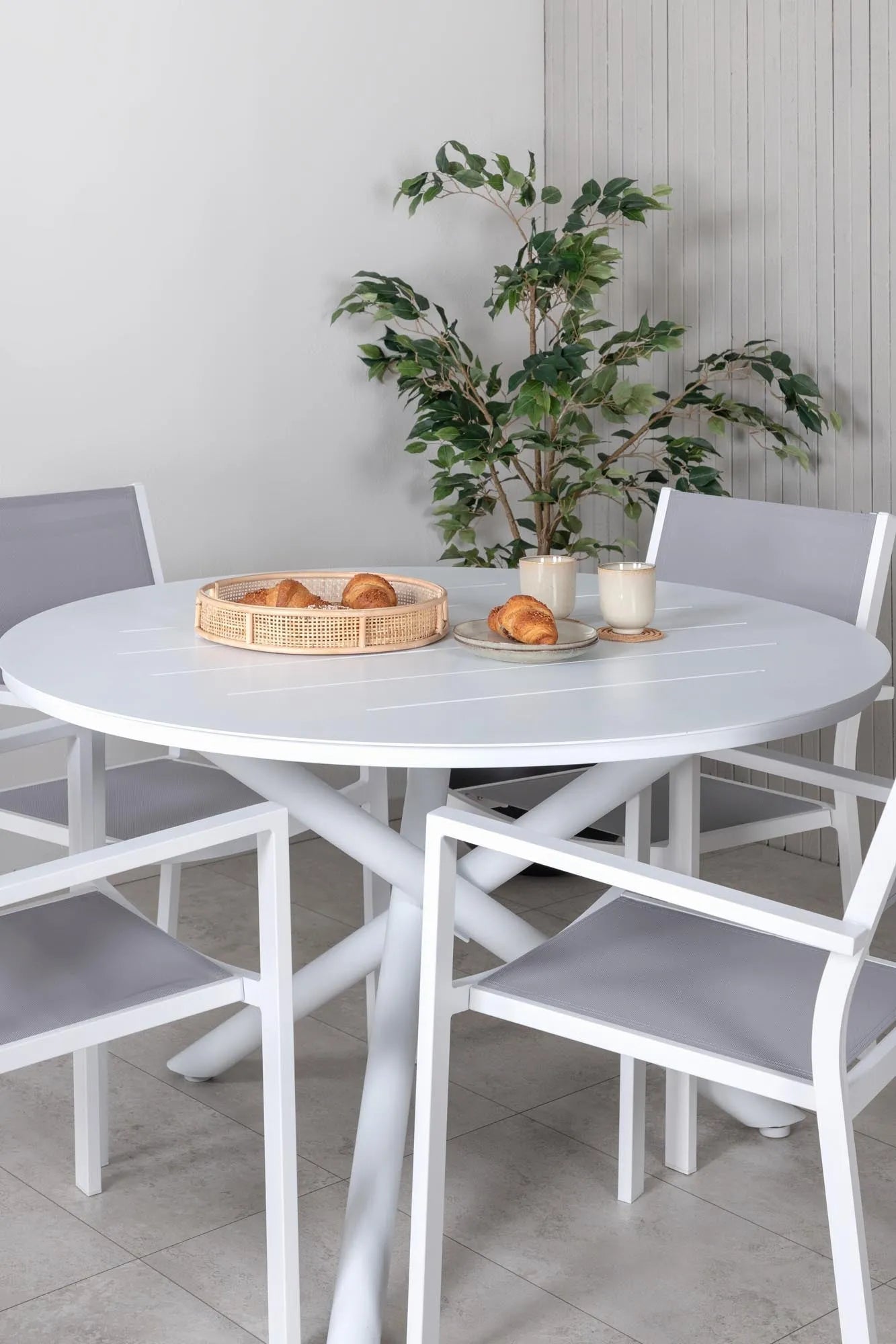 Alma Outdoor-Tischset + Copacabana ⌀120cm/4St. - KAQTU Design