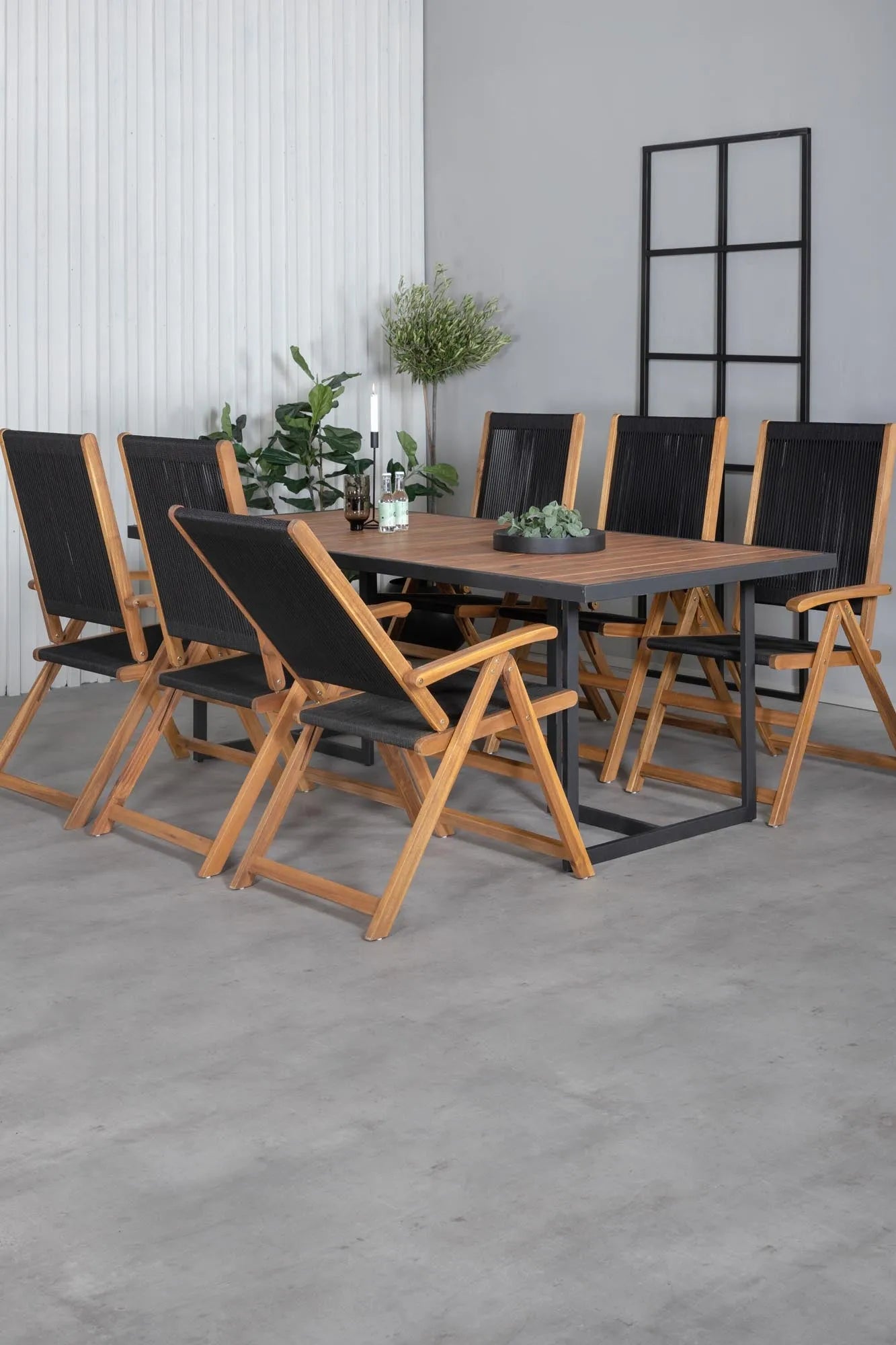 Khung Outdoor-Tischset (Little John) 200cm/6St. in Schwarz, Natur präsentiert im Onlineshop von KAQTU Design AG. Gartentischset ist von Venture Home