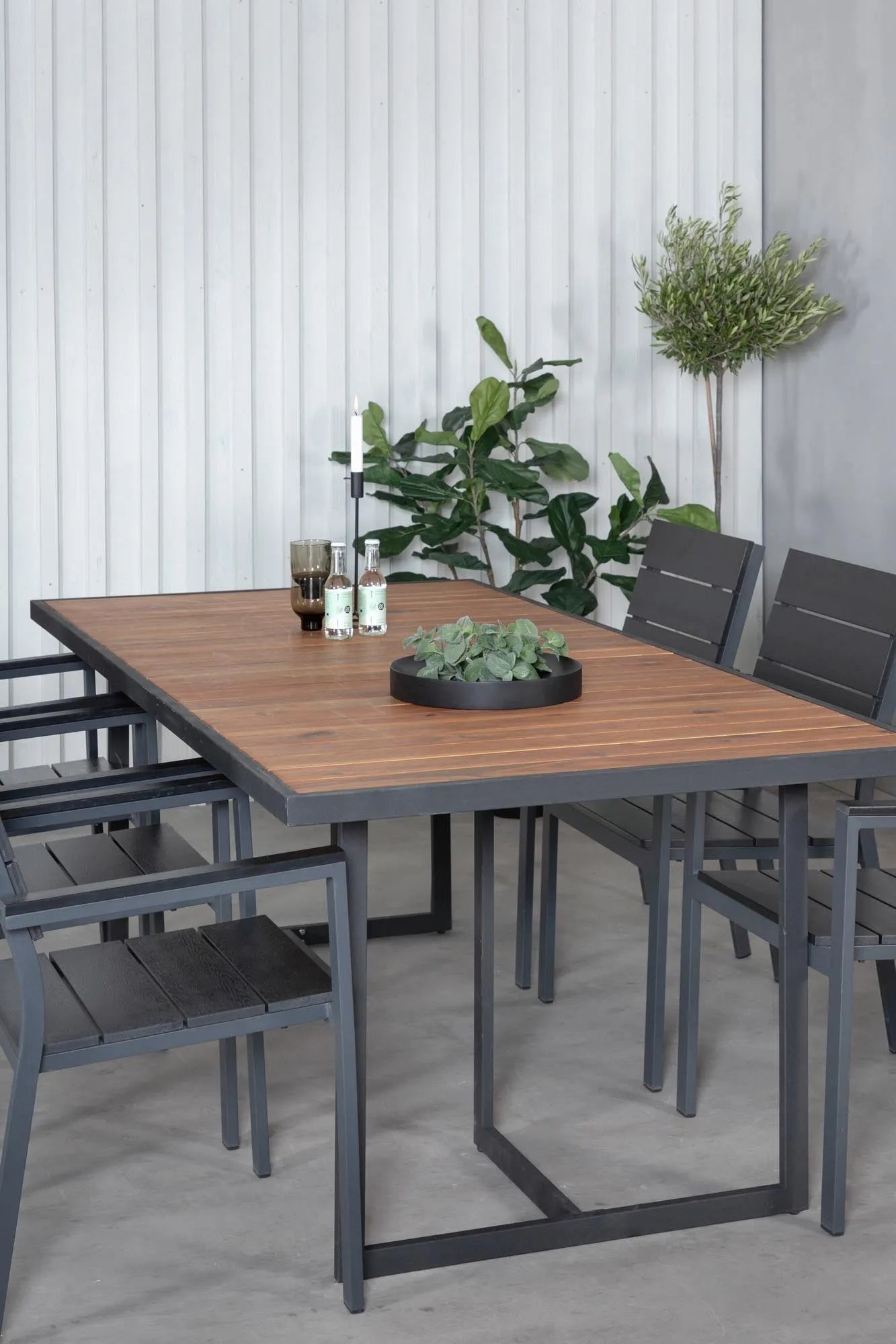 Khung Outdoor-Tischset (Levels) 200cm/6St. in Schwarz präsentiert im Onlineshop von KAQTU Design AG. Gartentischset ist von Venture Home