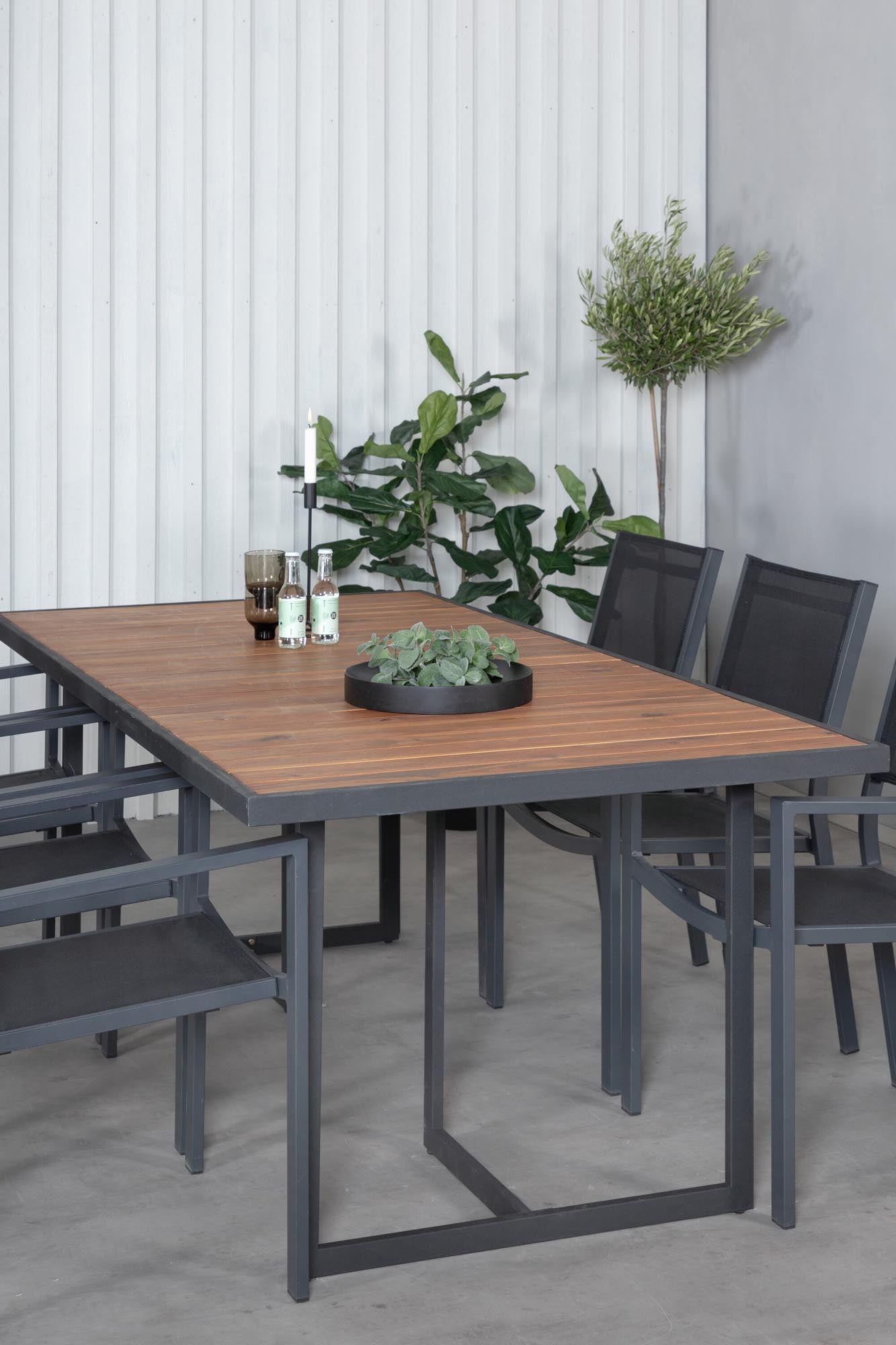 Khung Rechteckiges Gartentisch-Set + Copacabana in Nature/Schwarz präsentiert im Onlineshop von KAQTU Design AG. Gartentischset ist von Venture Home