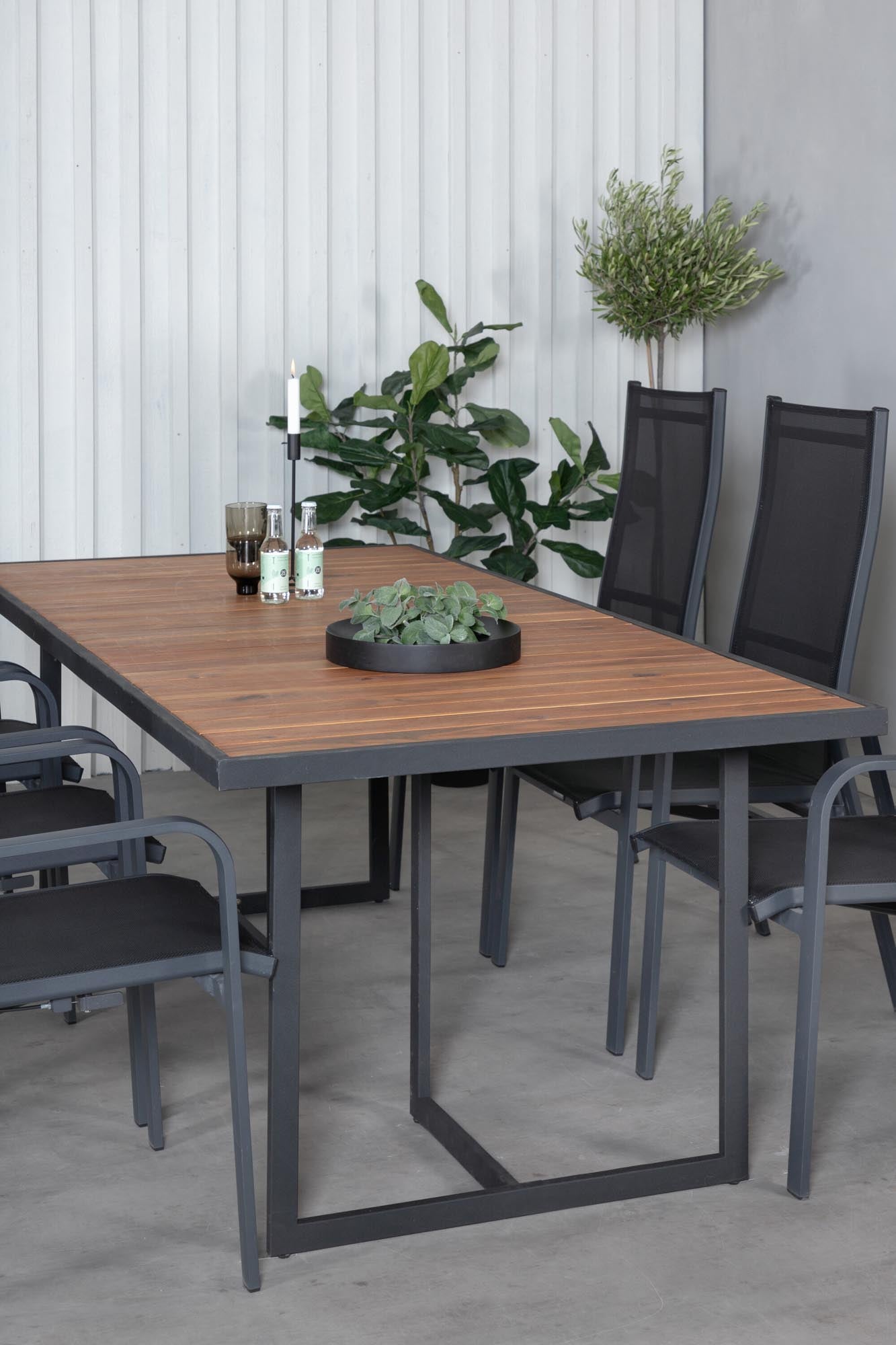 Khung Rechteckiges Gartentisch-Set + Copacabana in Schwarz/Nature präsentiert im Onlineshop von KAQTU Design AG. Gartentischset ist von Venture Home