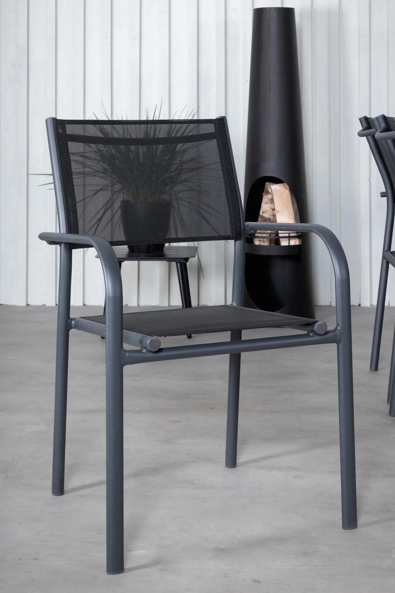 Khung Outdoor-Tischset (Santorini) 200cm/6St. in Schwarz präsentiert im Onlineshop von KAQTU Design AG. Gartentischset ist von Venture Home