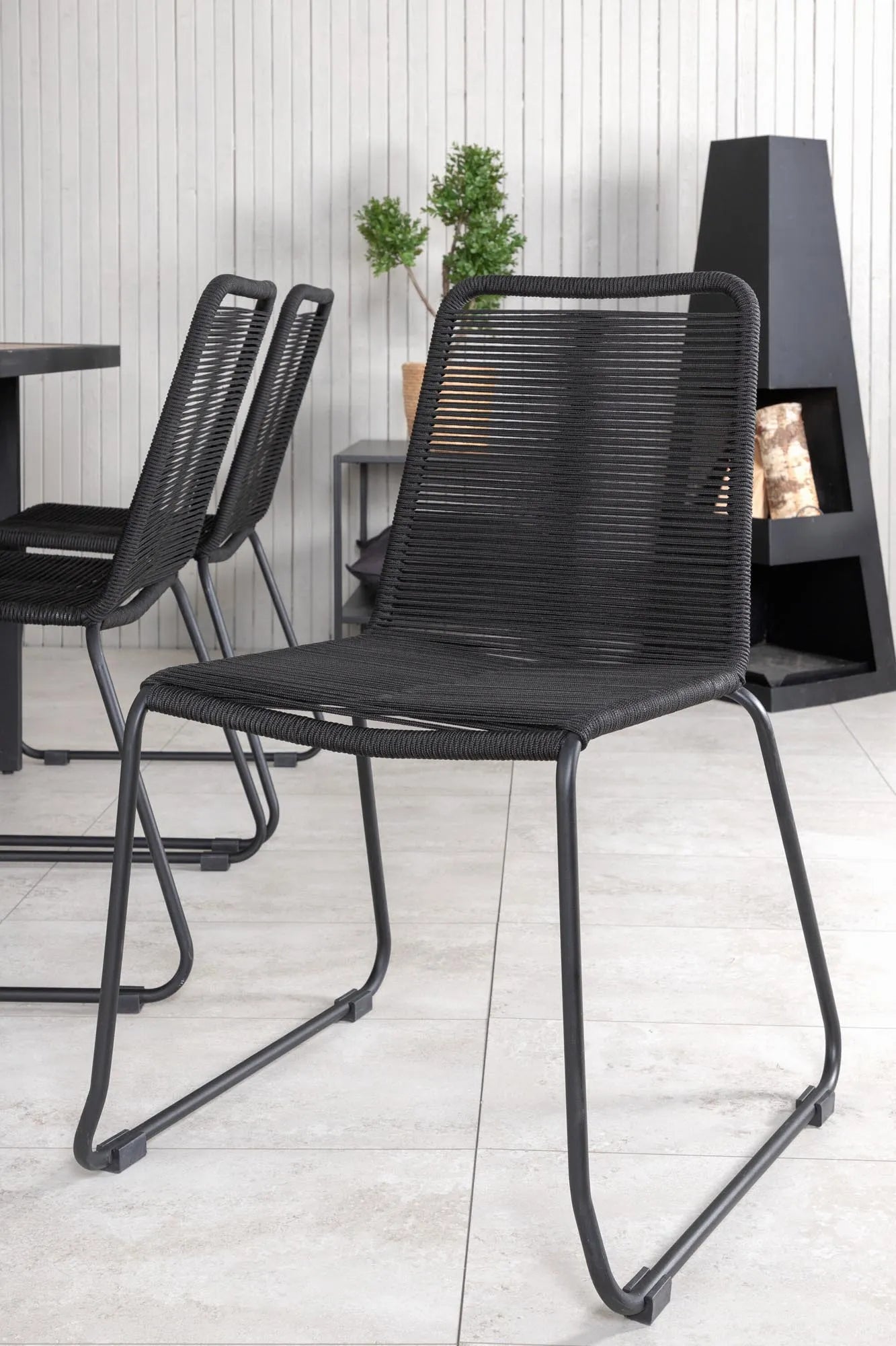 Khung Outdoor-Tischset (Lindos Stack) 200cm/6St. in Schwarz präsentiert im Onlineshop von KAQTU Design AG. Gartentischset ist von Venture Home